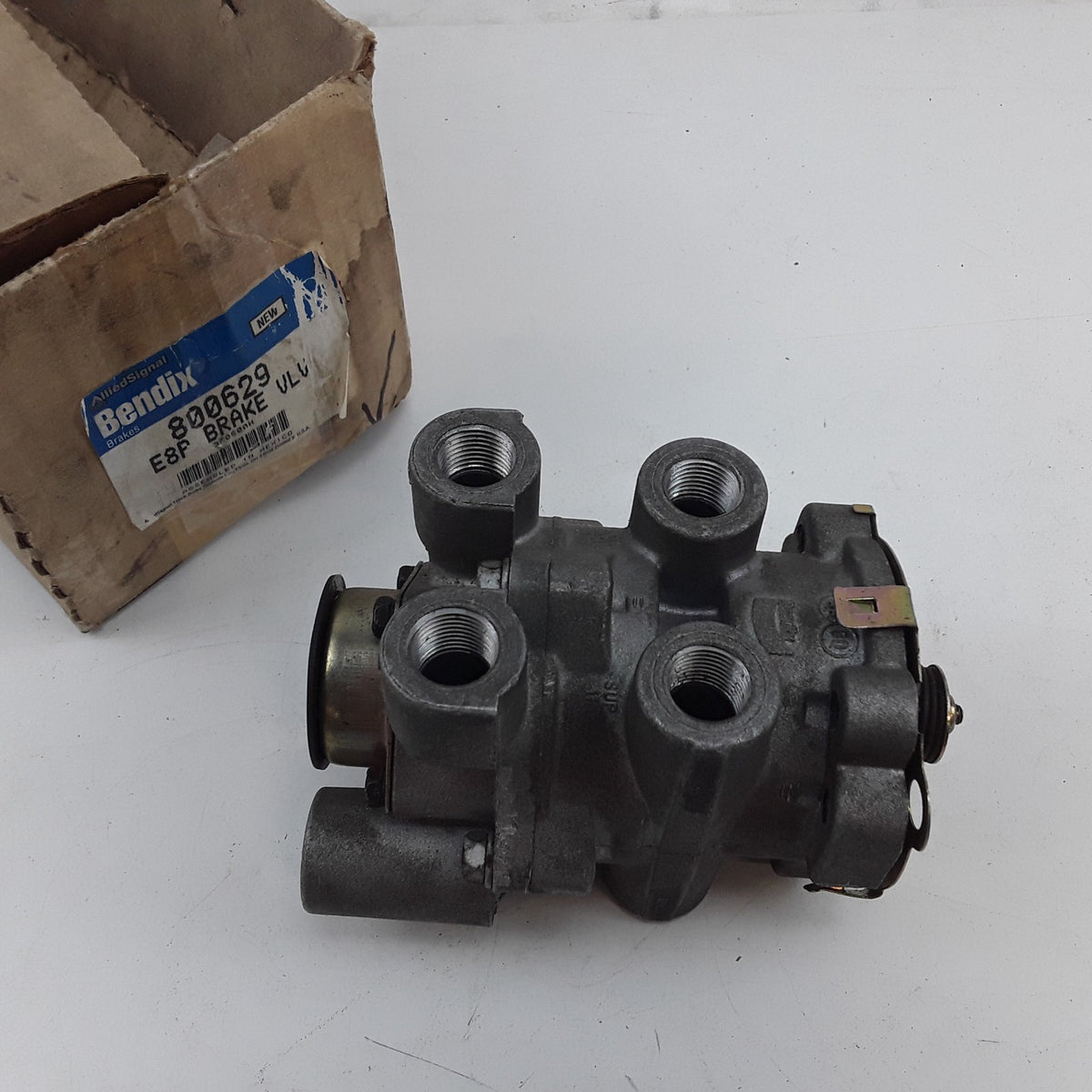 Bendix 800629 Brake Foot Valve 4 Supply & 4 Delivery Ports Fits CH Models