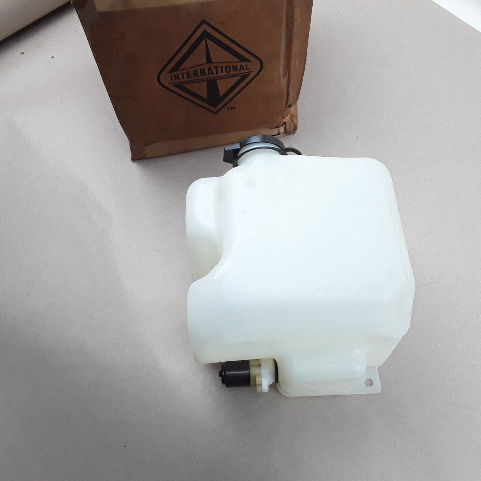 Windshield Washer Reservoir 468885C91 Fits International S2300 Trucks 1988