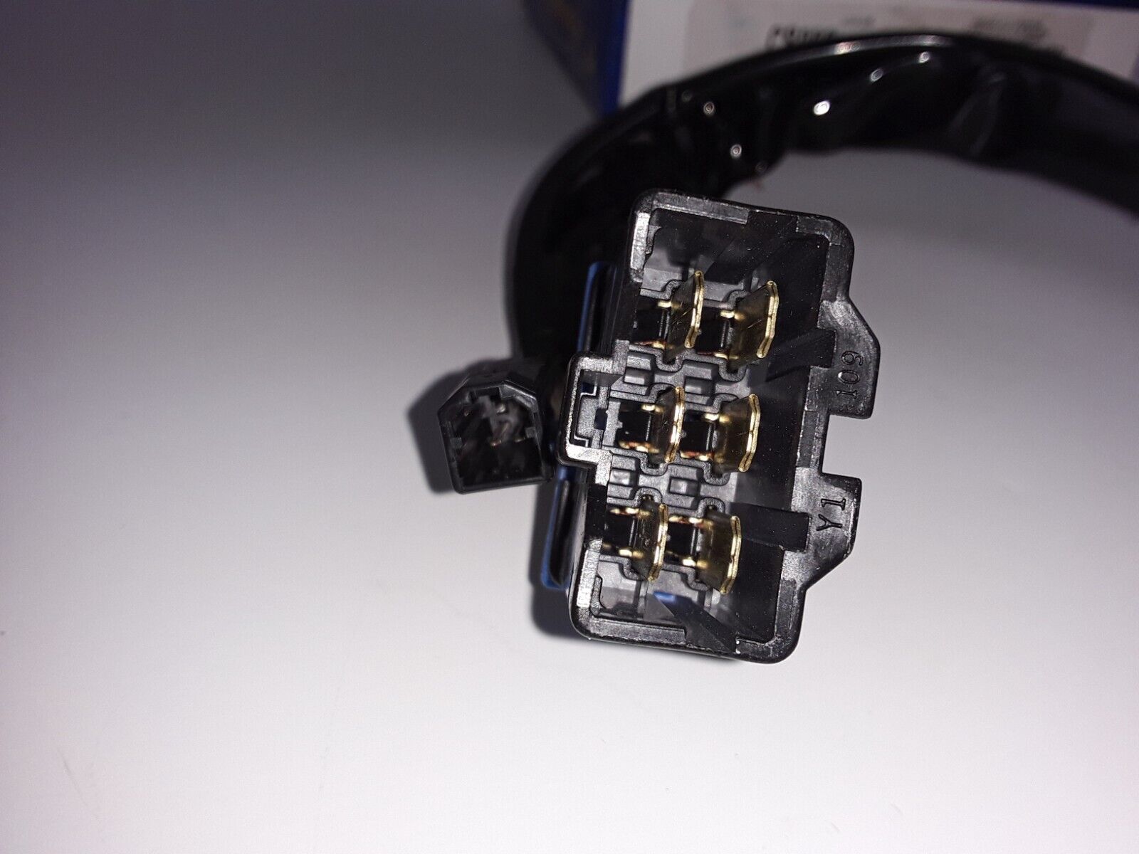 Ignition Switch CARQUEST 53-28035 for Kia Spectra 00-03,Rio 01-05,Sportage 01-02 - HotCarParts