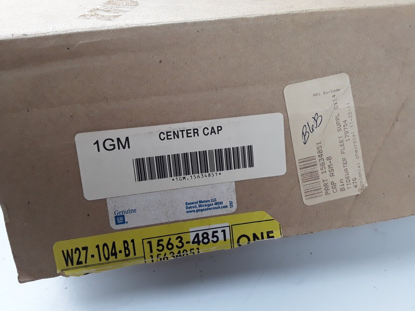 GENUINE GM For Chevy Tahoe Suburban,GMC Yukon C1500 C2500 C3500 Black Center Cap - HotCarParts