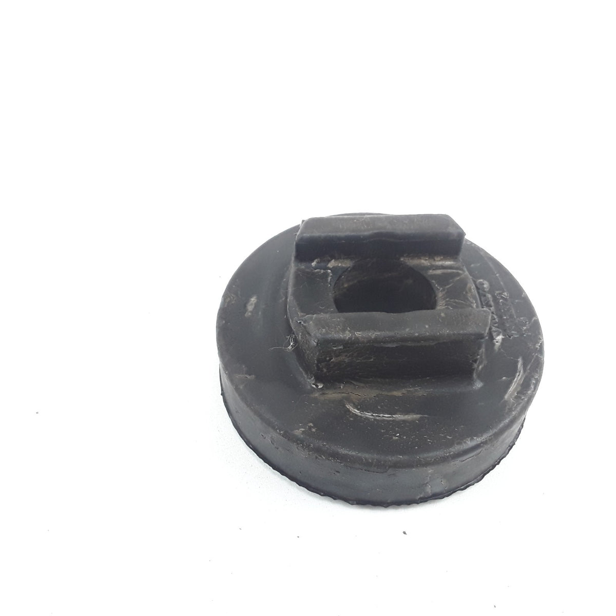 Volvo 1665322 Rubber Cushion Radiator Mount Bushing Fits Volvo Trucks
