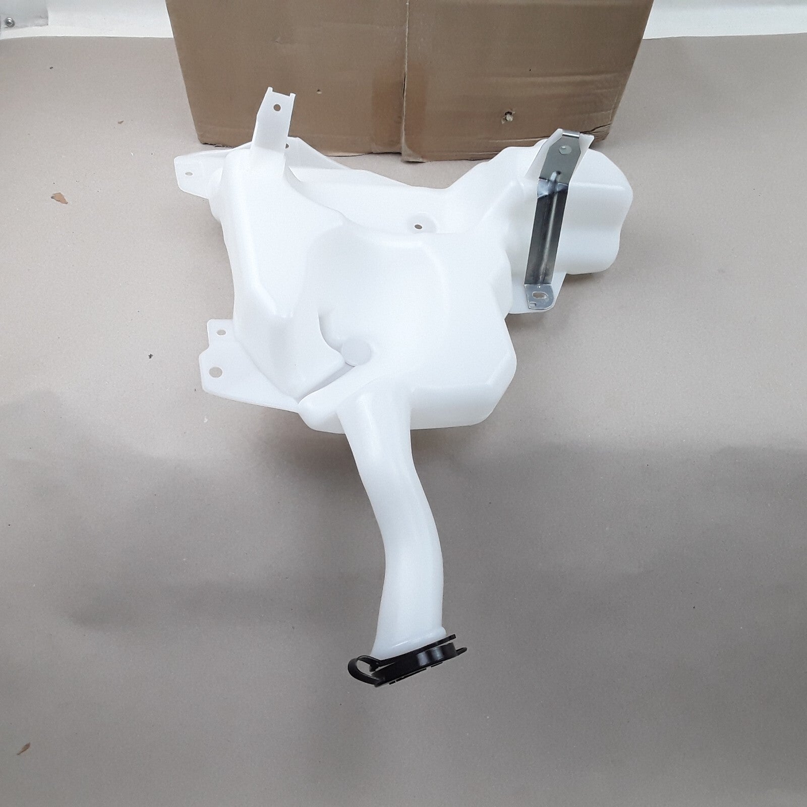 Front Washer Fluid Reservoir Fits Pontiac Sunfire Chevrolet Cavalier (1995-1999)