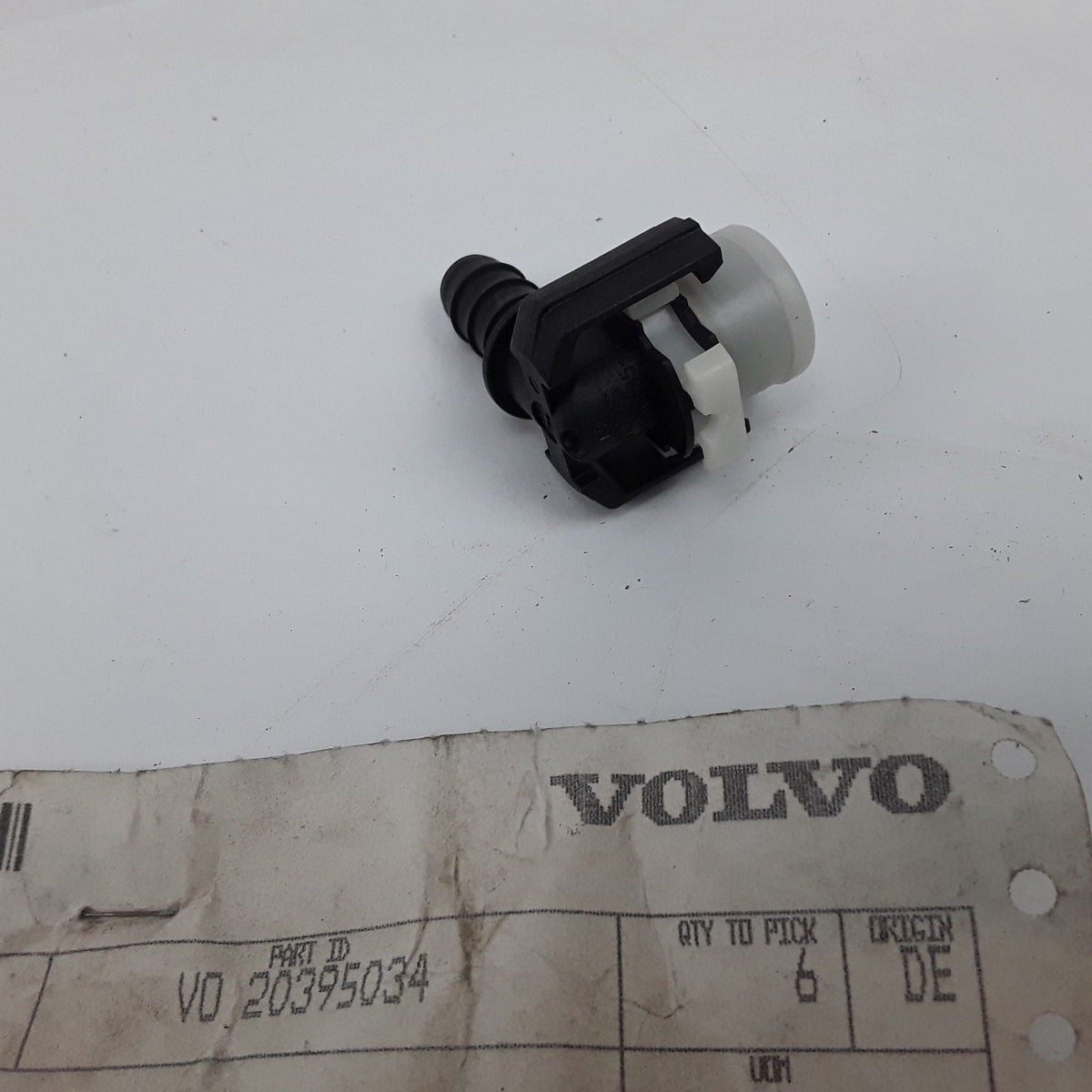 Volvo 20395034 Male Elbow Fuel Line Fitting, 90Β° Fits Volvo Mack Trucks