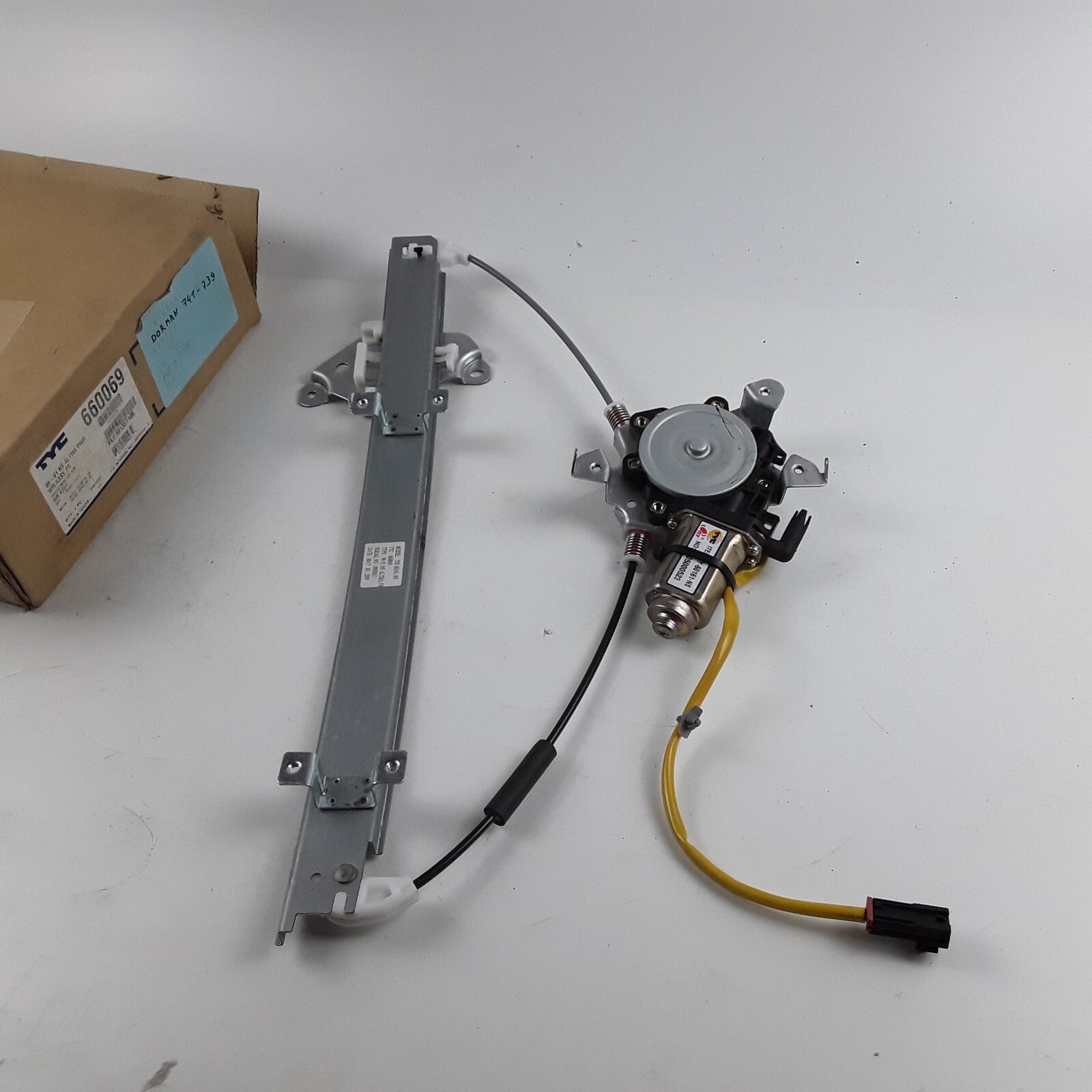 TYC 660069 Front Right Power Window Motor Fits Nissan Altima (1998 1999-2001)