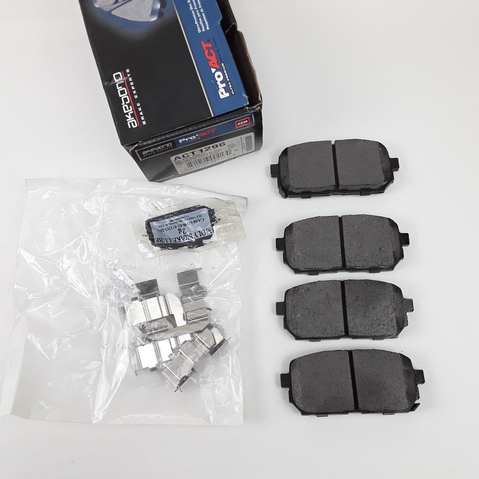 Akebono ACT1296 Rear Ceramic Disc Brake Pad Set Fits Kia Rondo 2007 2008-2012