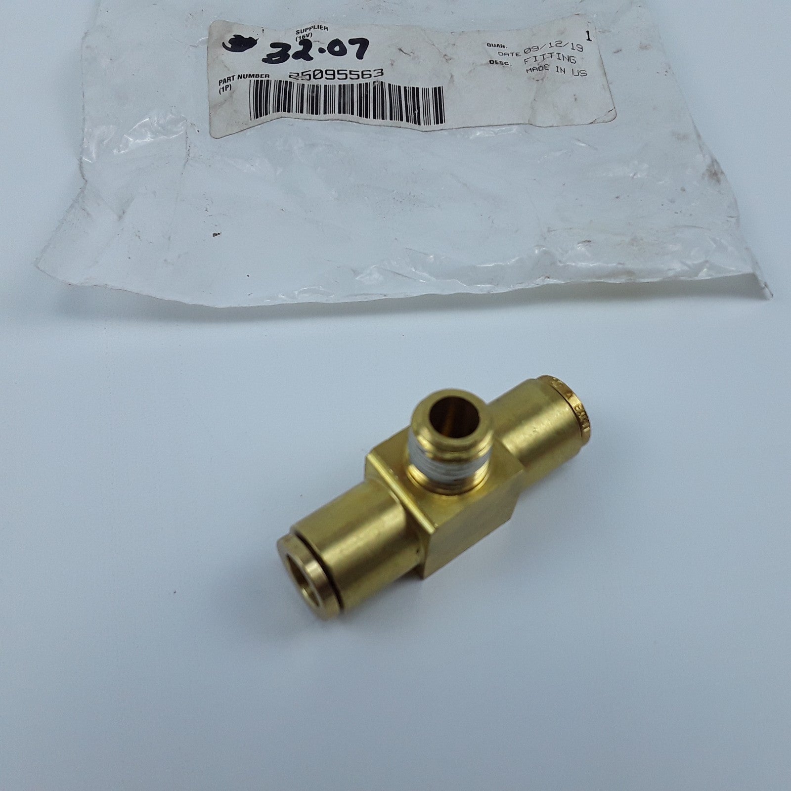 Volvo 25095563 Multi-Purpose Fitting For Volvo Mack Trucks