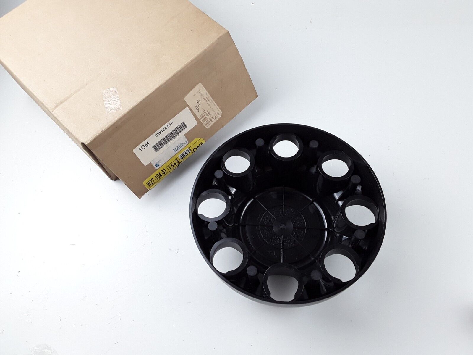 GENUINE GM For Chevy Tahoe Suburban,GMC Yukon C1500 C2500 C3500 Black Center Cap - HotCarParts