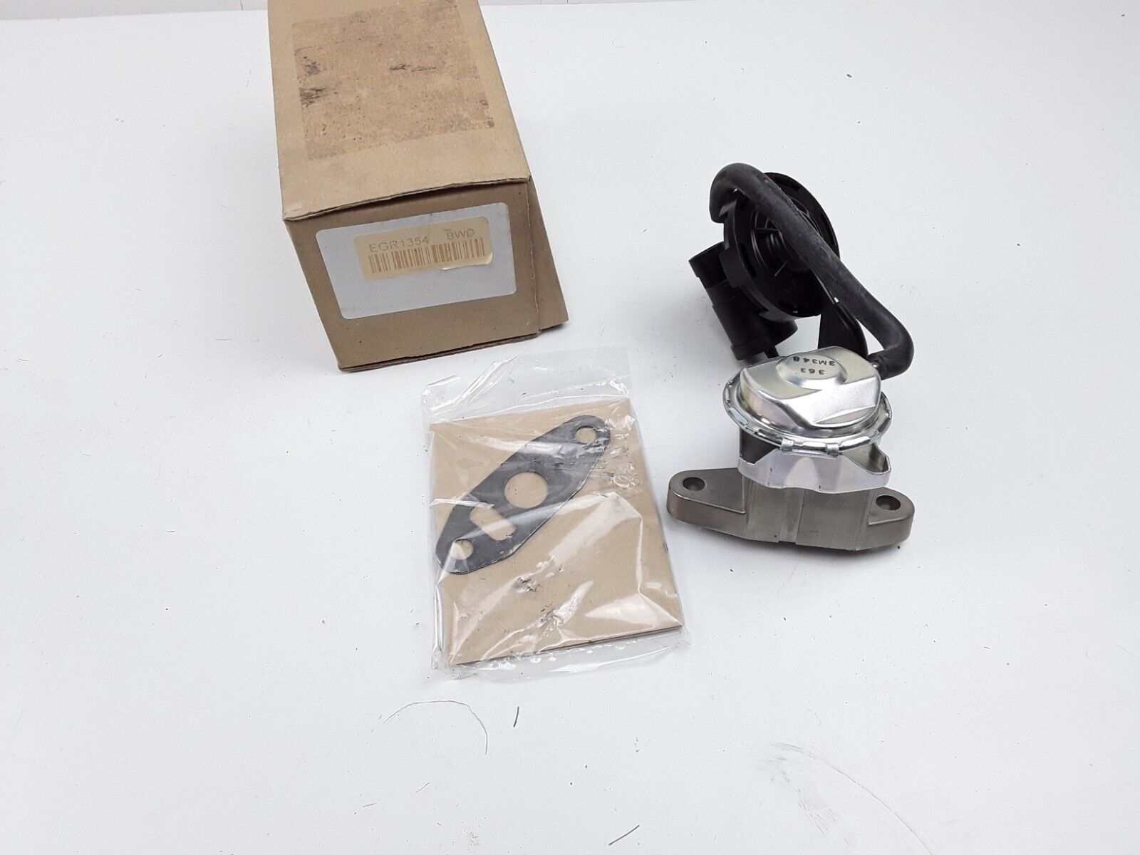 EGR Valve for Chrysler Town & Country Voyager Dodge Caravan Plymouth 1996-2000
