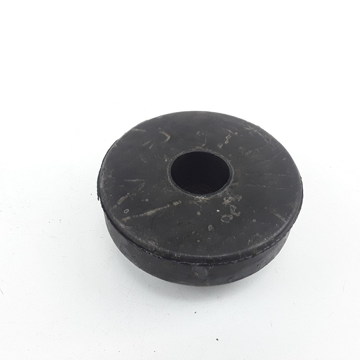 Volvo 1665322 Rubber Cushion Radiator Mount Bushing Fits Volvo Trucks