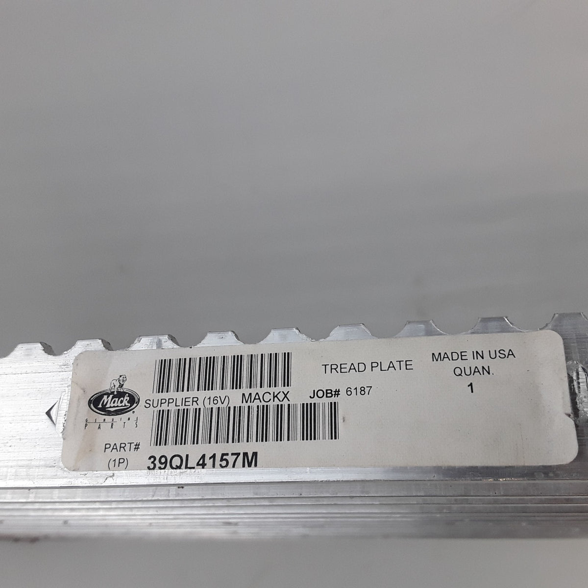 Mack 39QL4157M Tread Deck Plate Assembly Fits Mack Commercial Trucks