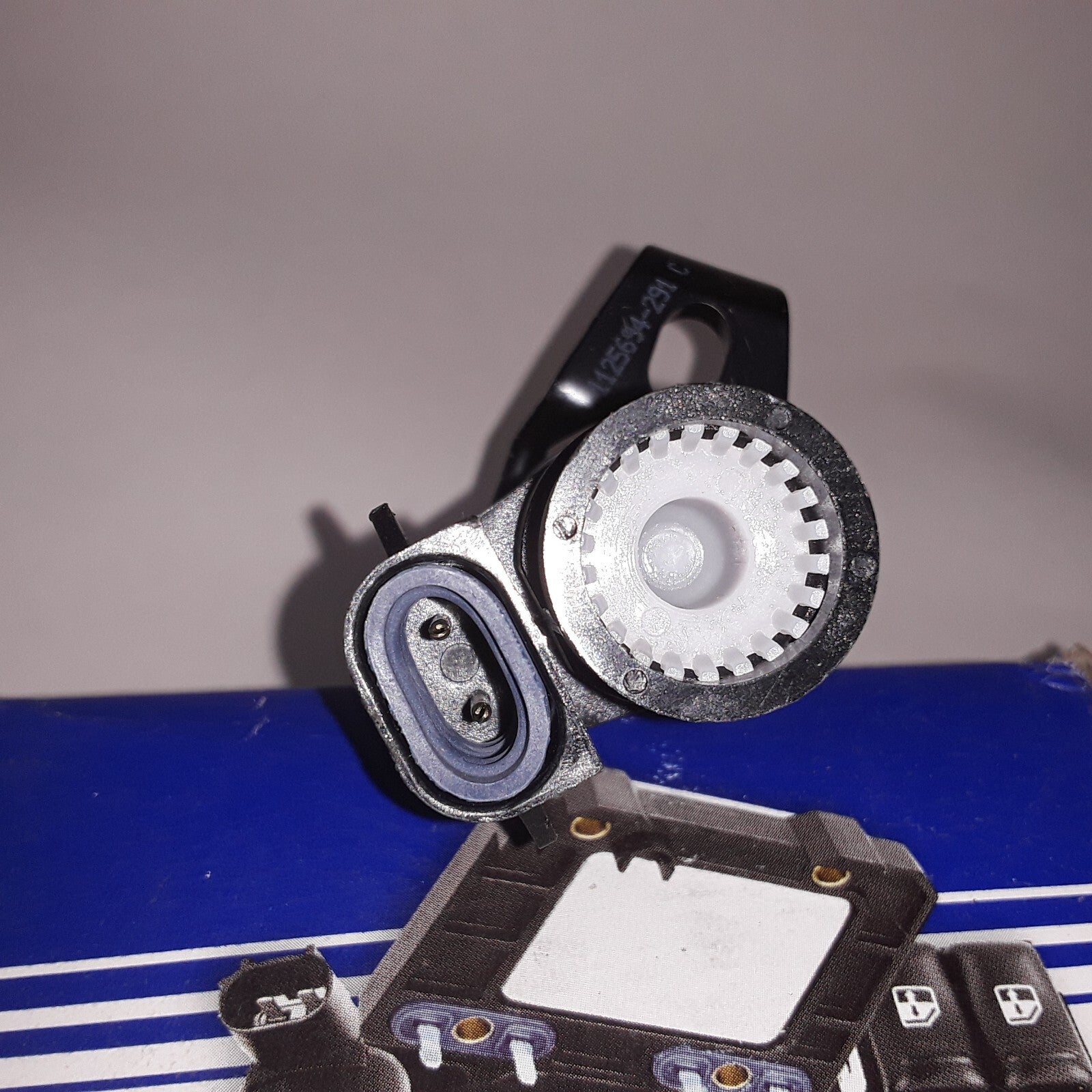 Vehicle Speed Sensor Fits Ford F-150, Expedition, F-250, Lincoln Navigator 97-04