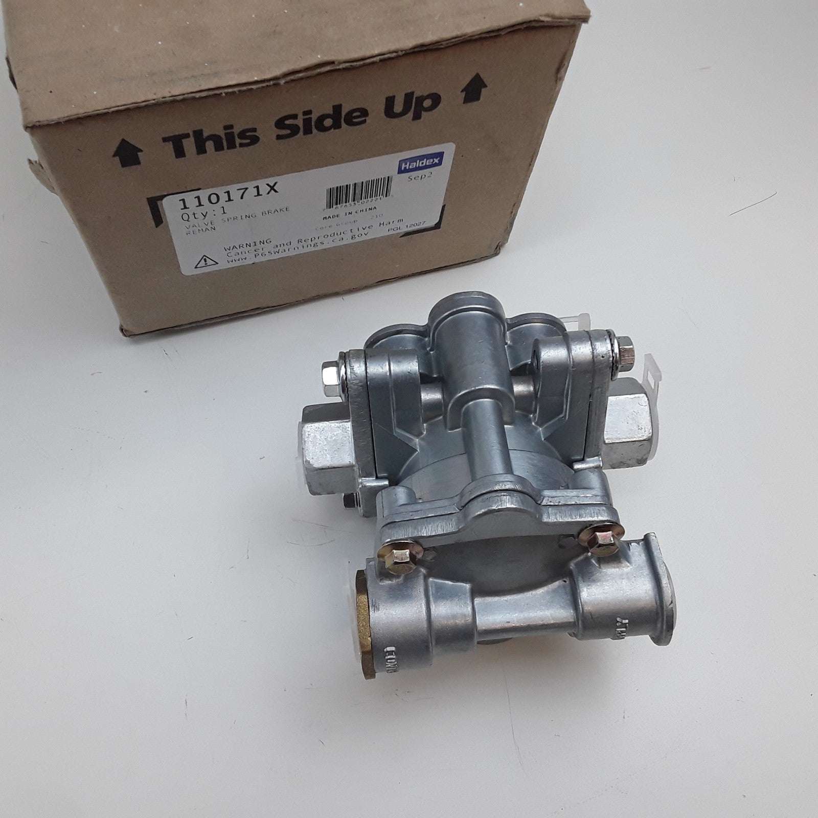 Haldex 110171X Air Spring Brake Valve Assembly Protected Reservoir 90