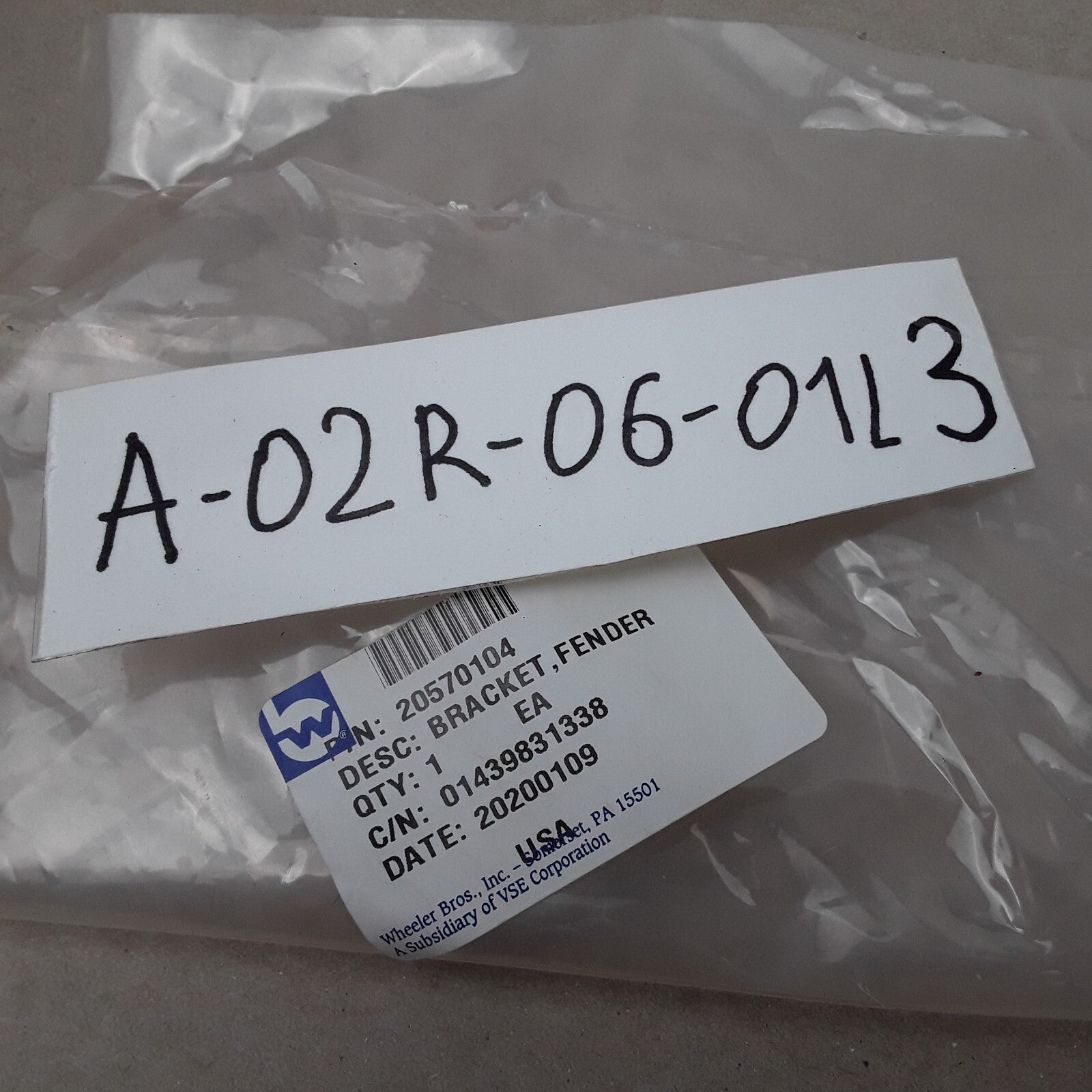 Mack 20570104 Fender Bracket Support For Volvo Tractor Mack CXN612