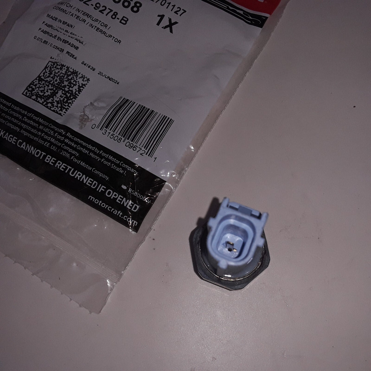 Engine Oil Pressure Switch Fits Ford E-150 2010 2012 Lincoln MKZ 2007 2011