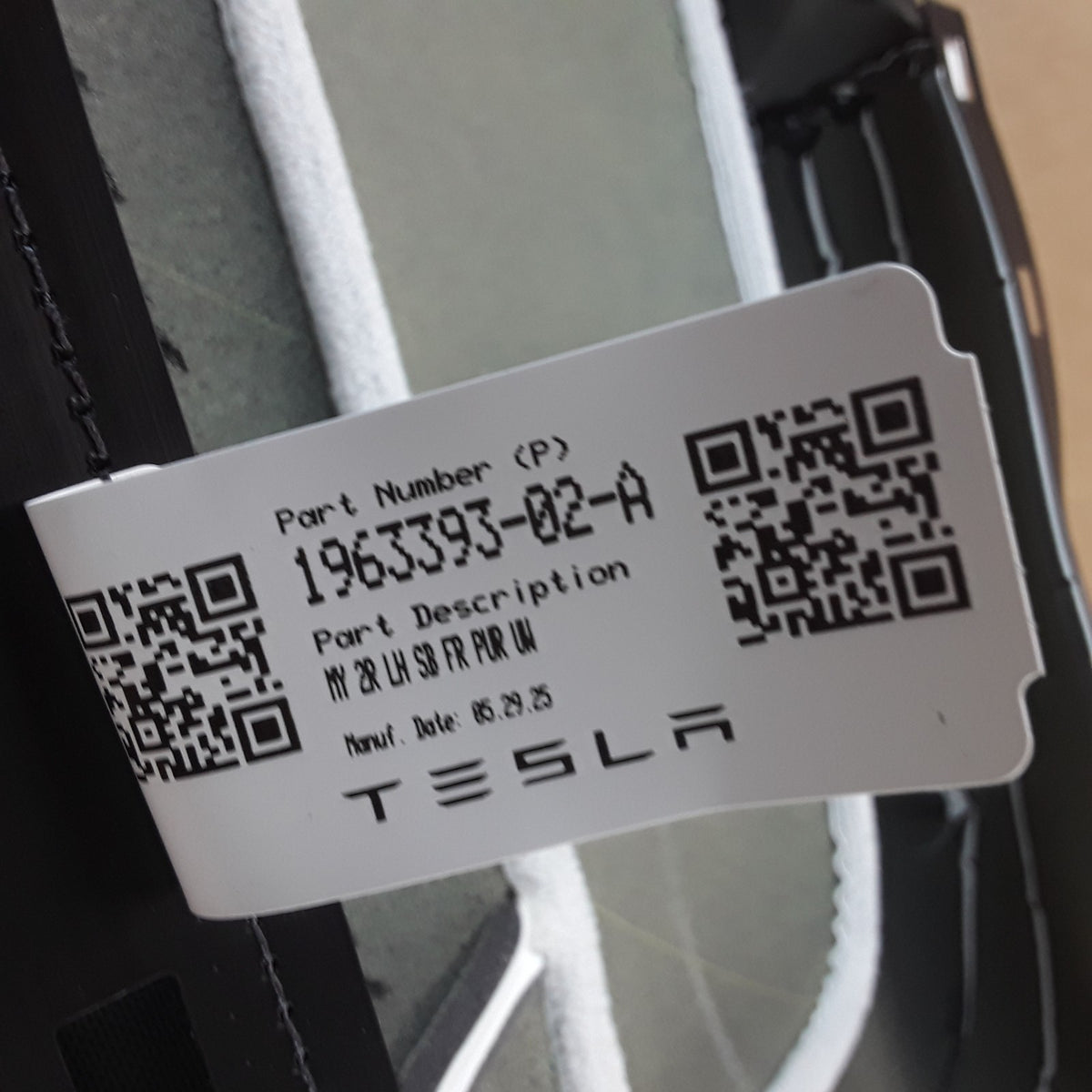 1963393-02-A LH White ISO Flag 2nd Row Seatback Cover Assembly For Tesla Model Y