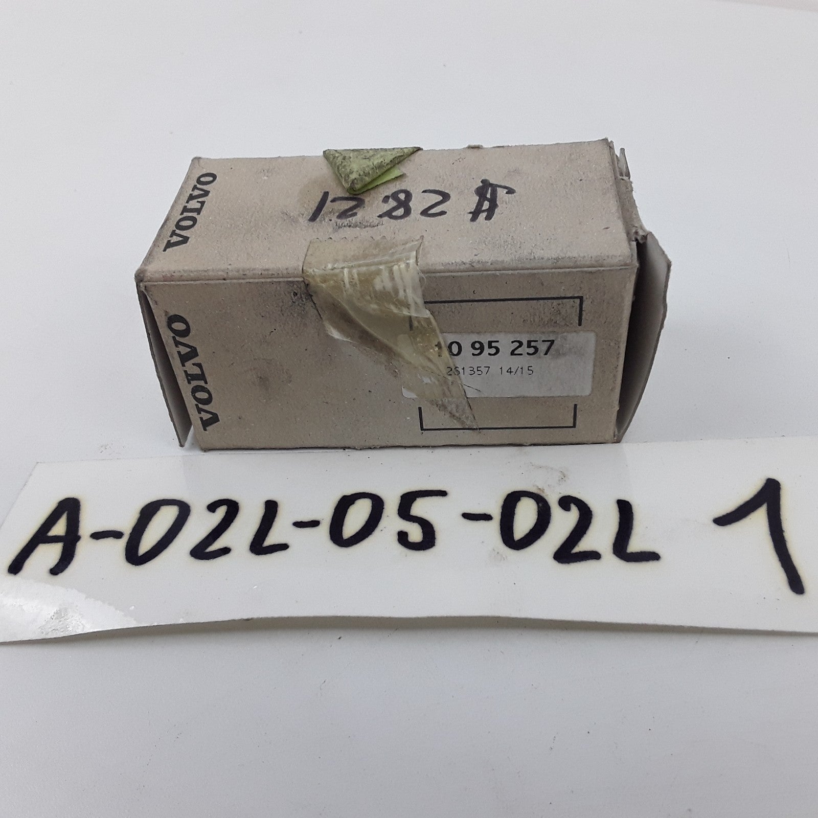 Multi-Purpose Dash Dashboard Push-Button Switch For Volvo Trucks 1095257