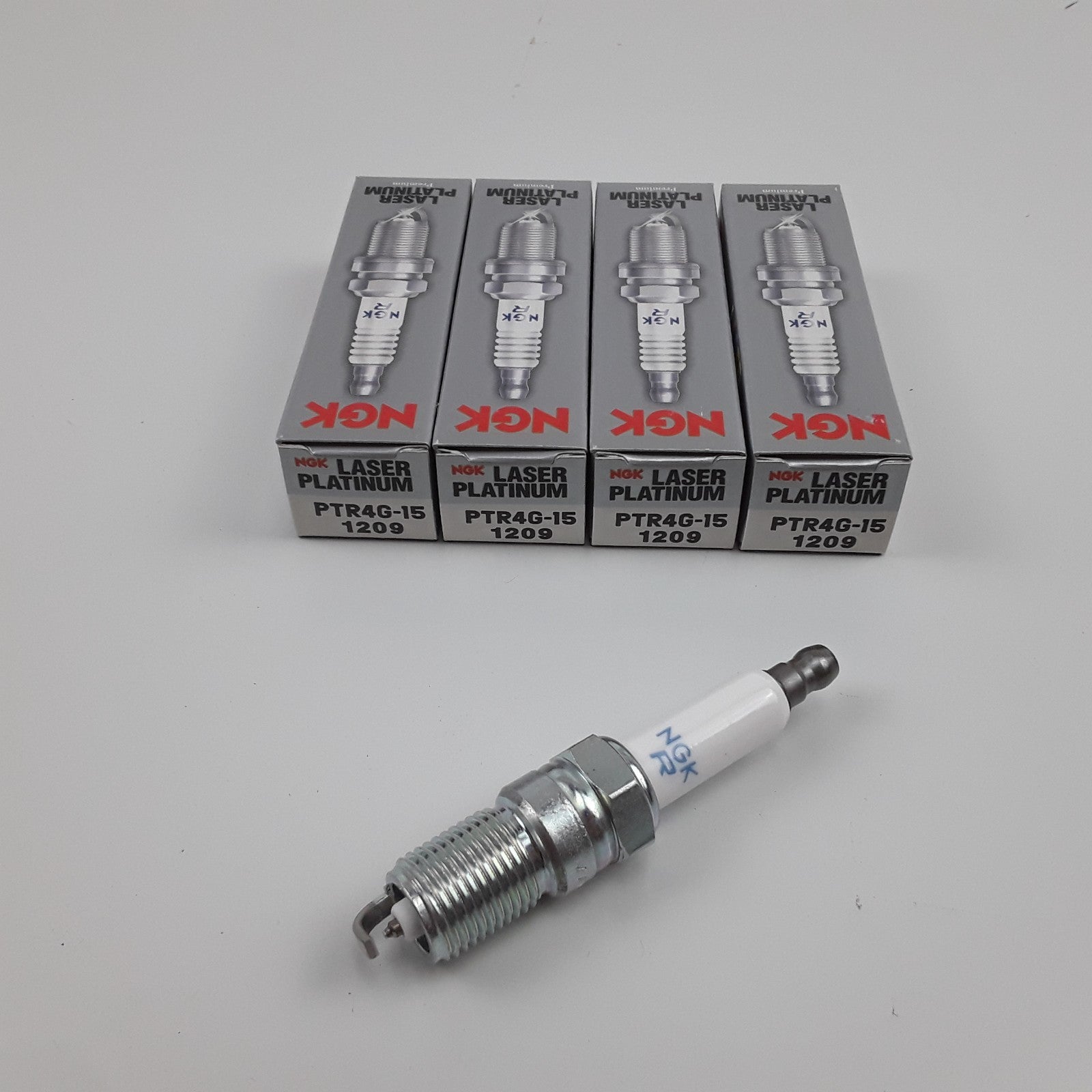 4 Spark Plug Fits Chevrolet C2500 1996 1997 1998 1999 GMC C6500 Topkick 2000