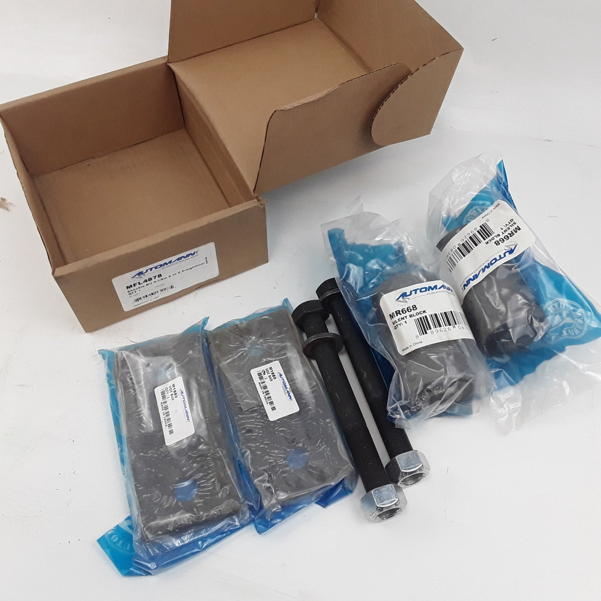 Automann MFL4878 Shackle Kit 4-1/8in Center to Center For Freightliner Trucks