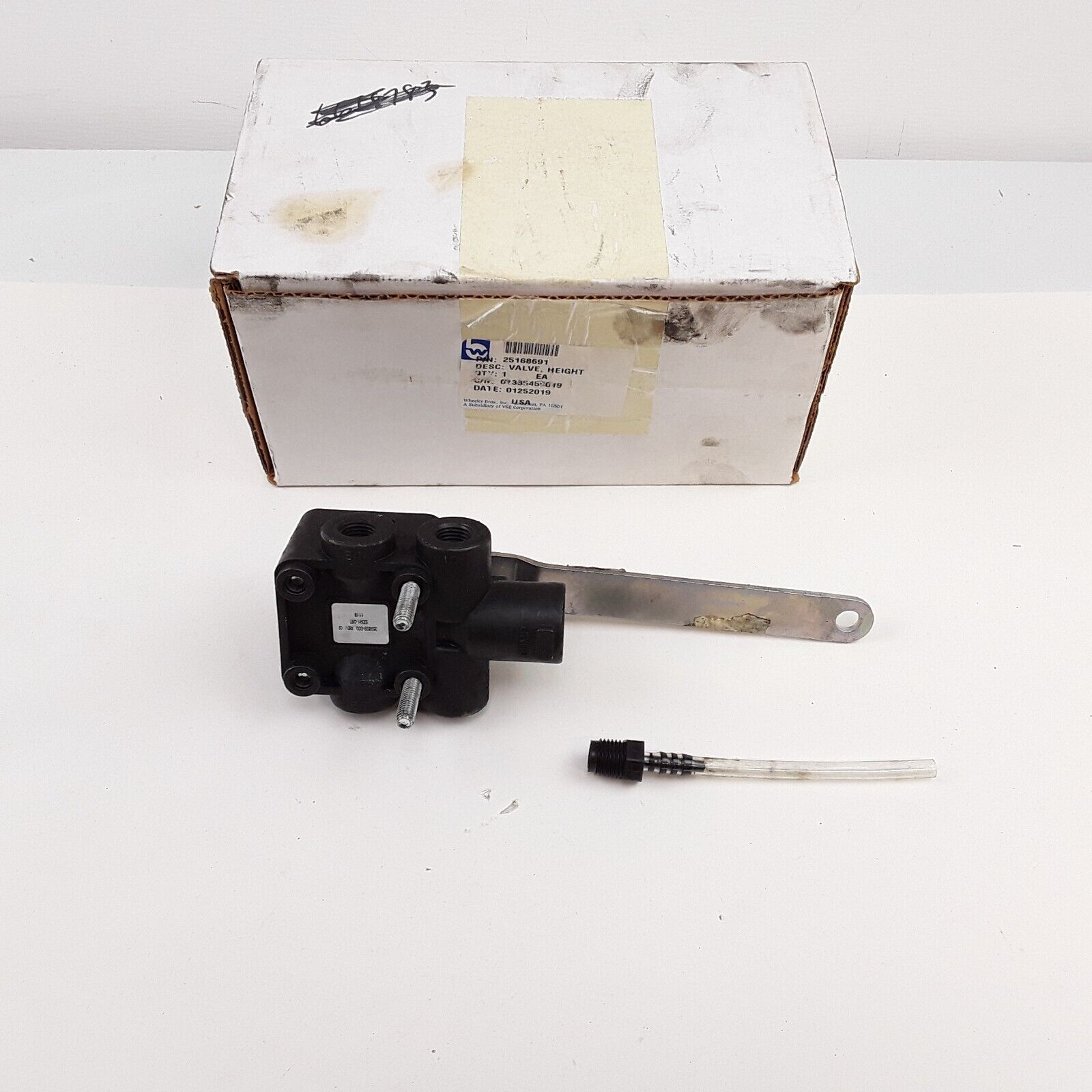 OEM Suspension Ride Height Control Valve for Mack CH612 CH613 MR688P MR688S 1999