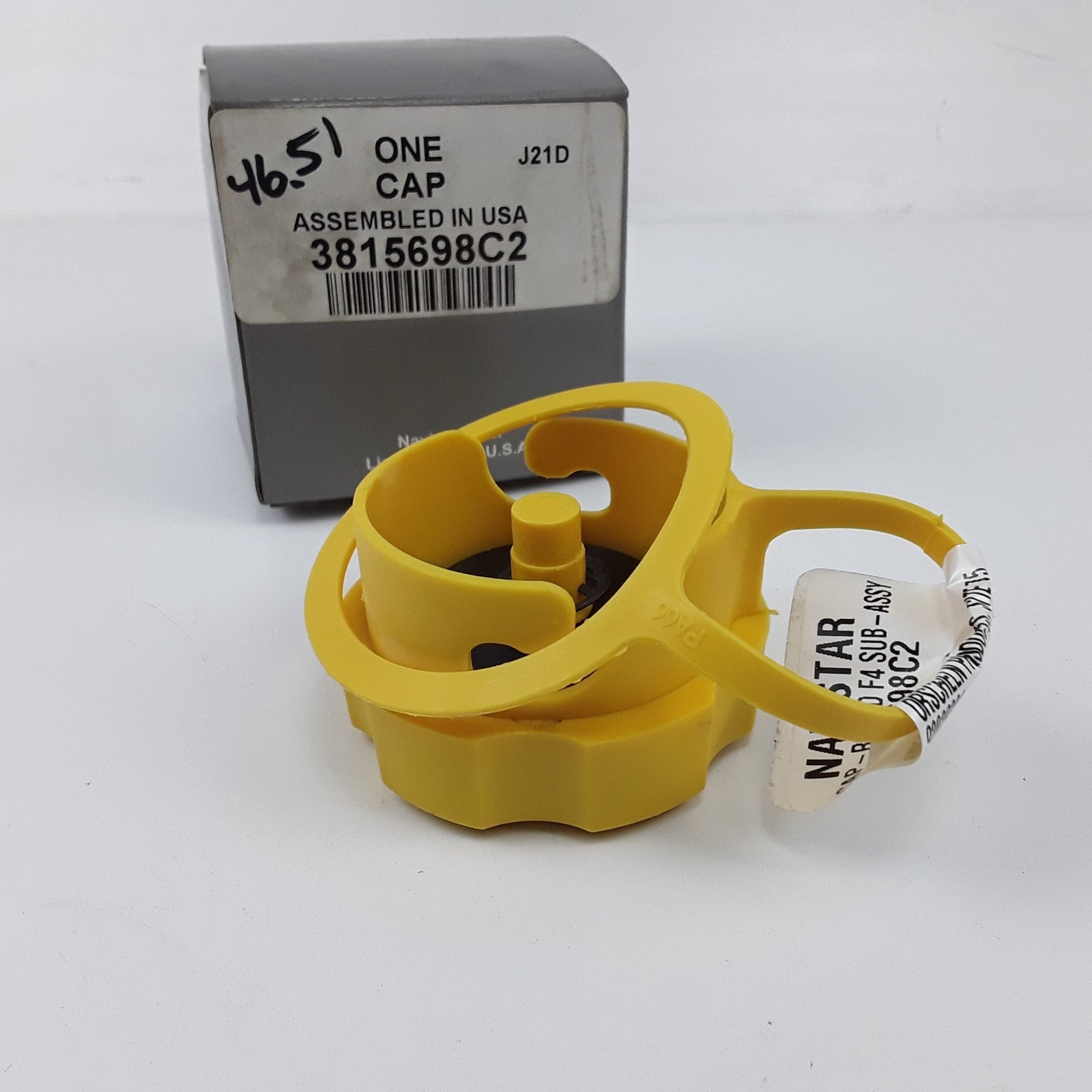 OEM International 3815698C2 Oil Fill Cap 1/4-Turn and Tether Fits Navistar Truck
