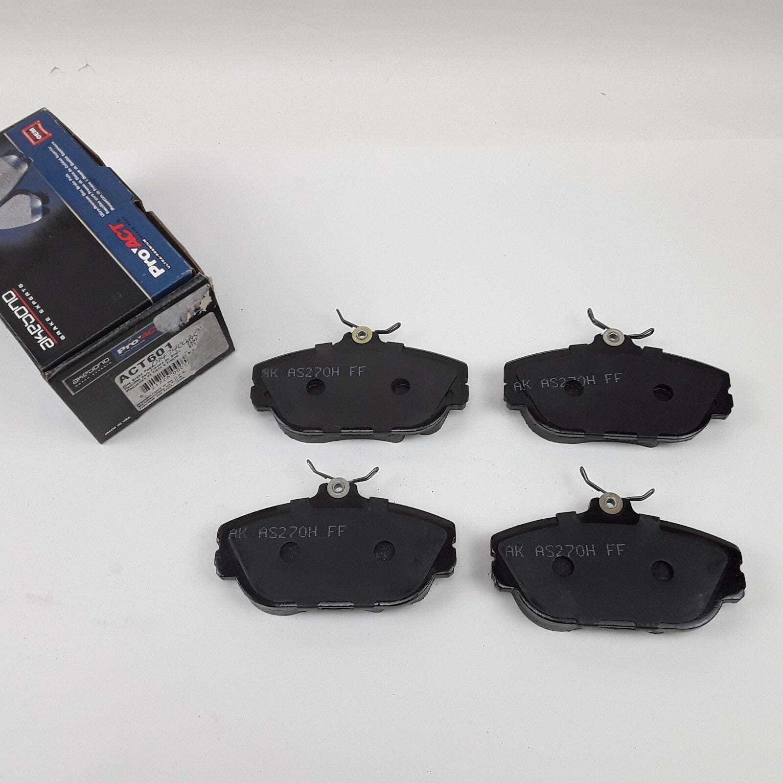Front Disc Brake Pad For Ford Taurus Lincoln Continental Mercury Sable 1993-2002