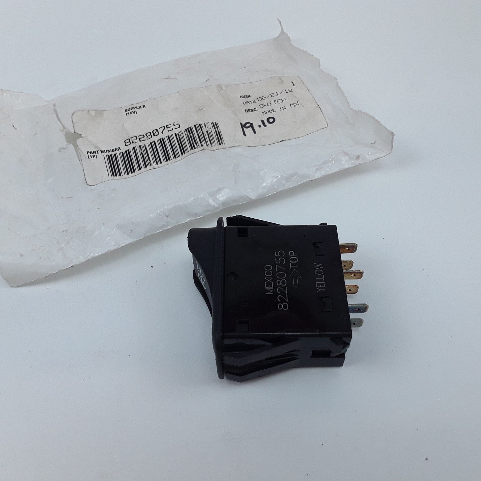Wheel Control Switch Button 82280755 Fits 2013-2018 Mack CXU613 5th Fifth