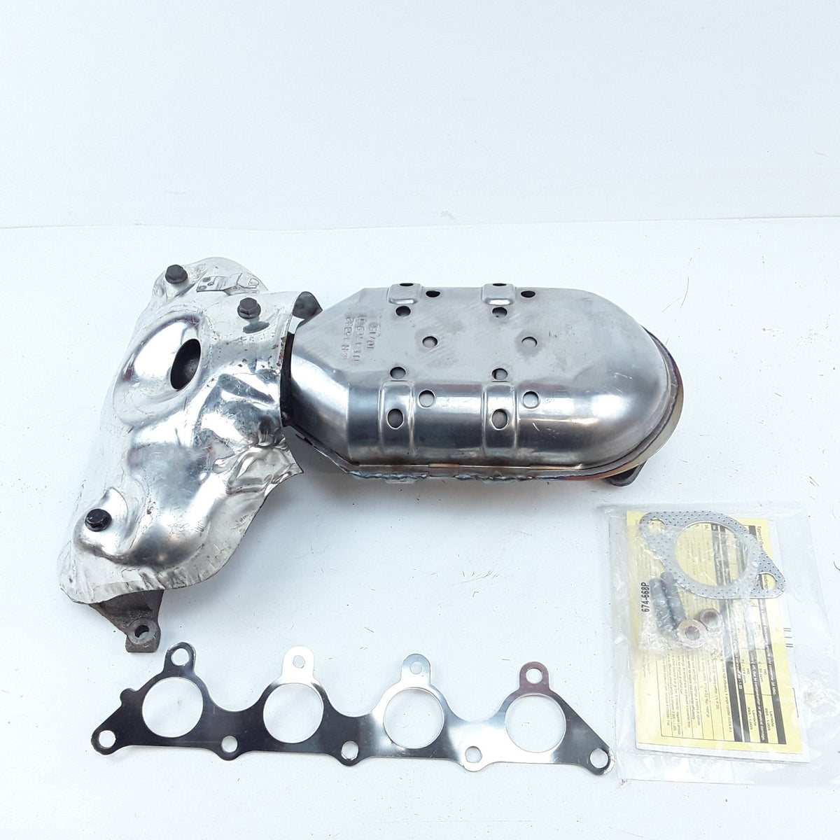 Catalytic Converter W/ Integrated Exhaust Manifold For 01-05 Hyundai Accent 1.6L