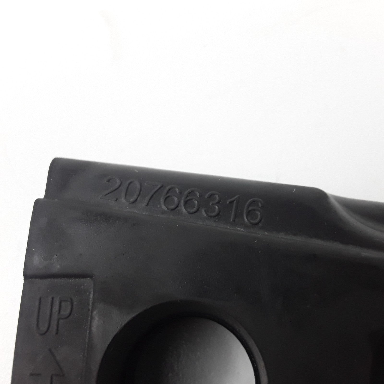 Rubber Bushing For Fairing Brackets Fits Volvo VNL VNM VHD & FH Series Trucks