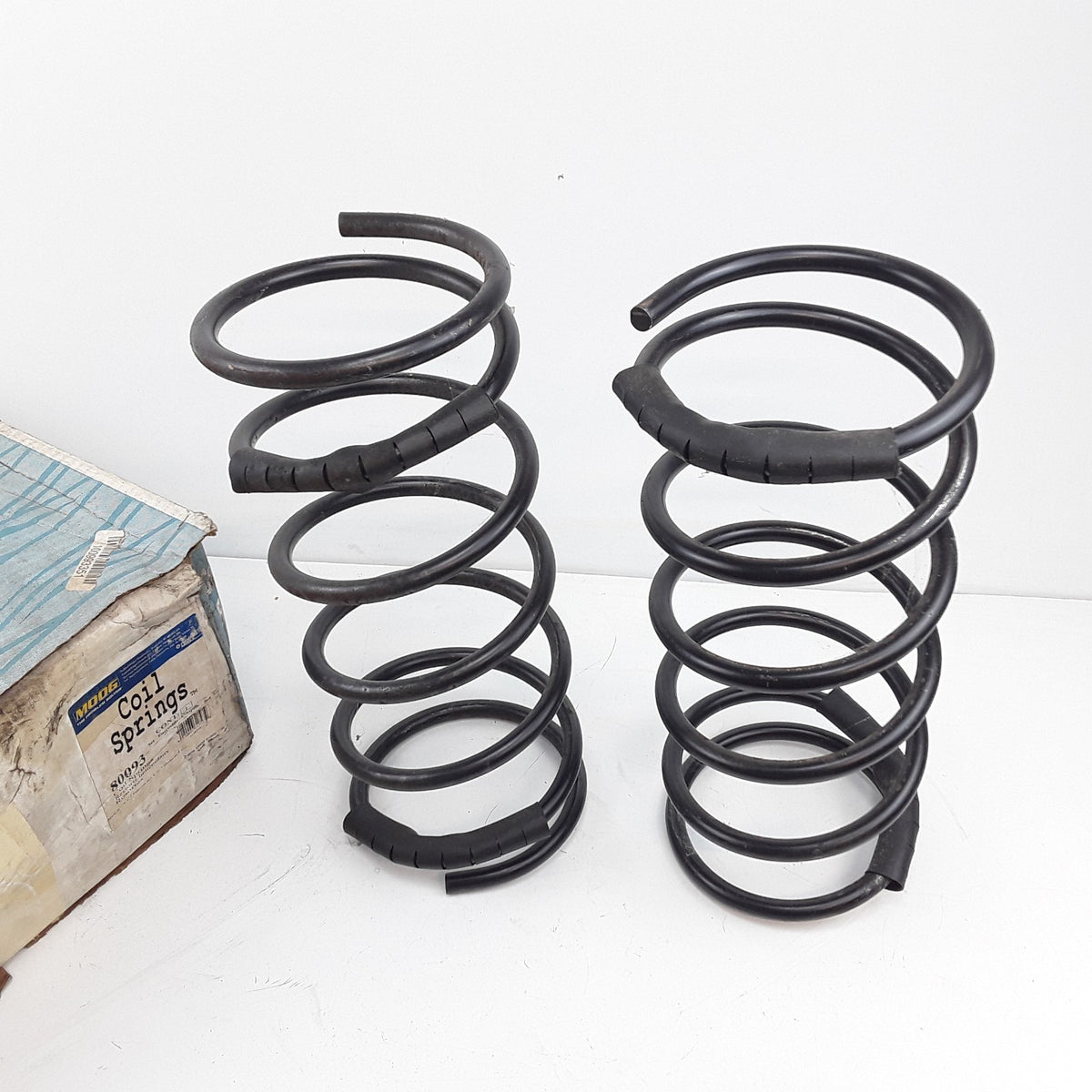 Coil Spring Set Fits Ford Taurus Mercury Sable 96 97 98 99 00 01 02 03 04 05 06