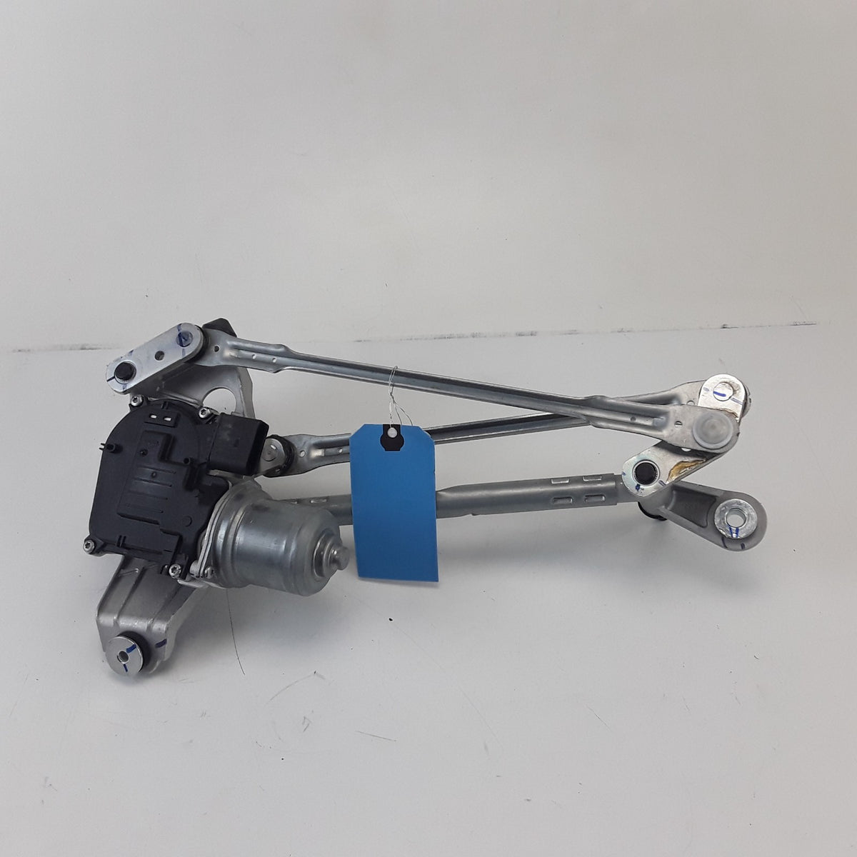Tesla Model Y 2020-2025 Windshield Wiper Motor Linkage w Arm OEM 1628222-10-C