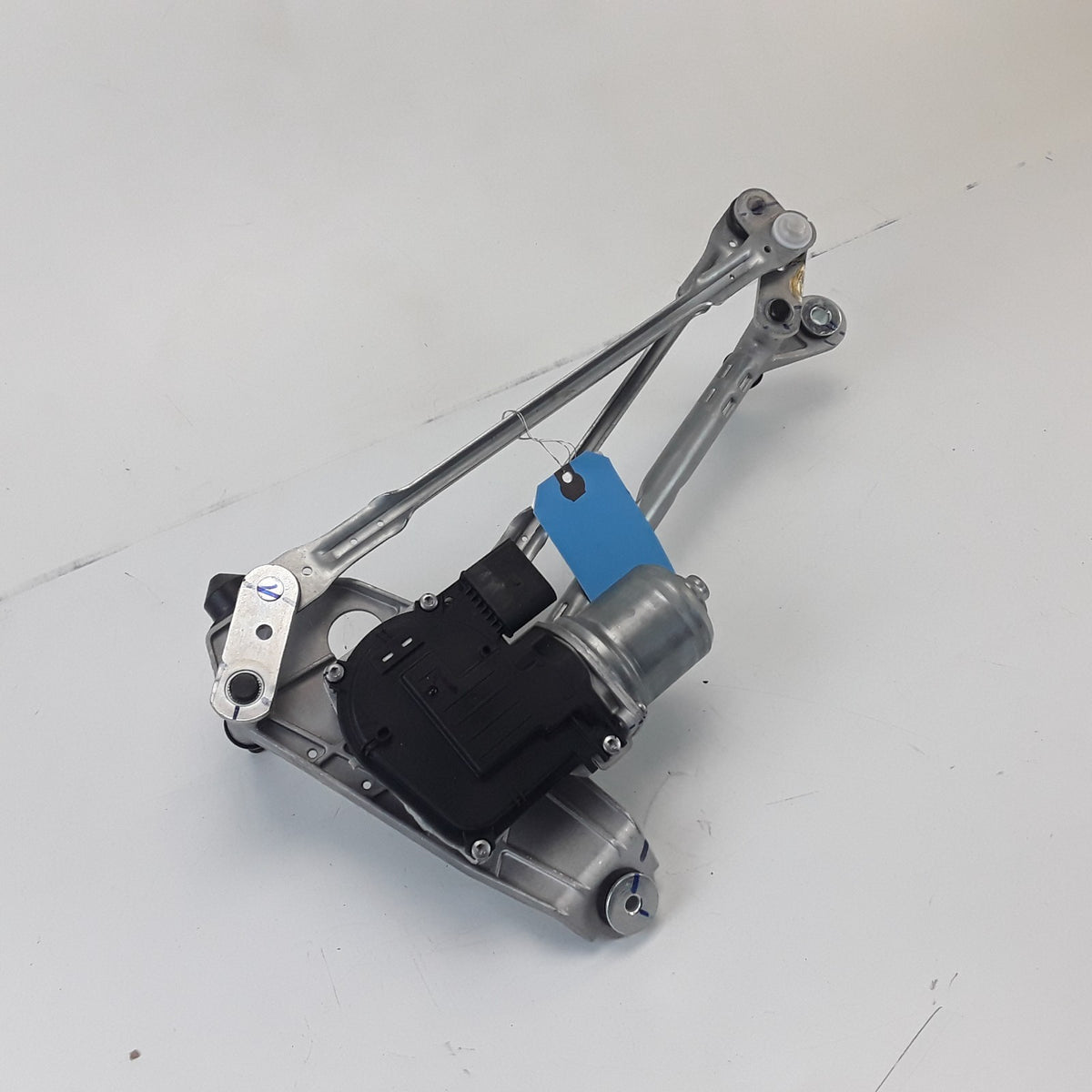 Tesla Model Y 2020-2025 Windshield Wiper Motor Linkage w Arm OEM 1628222-10-C