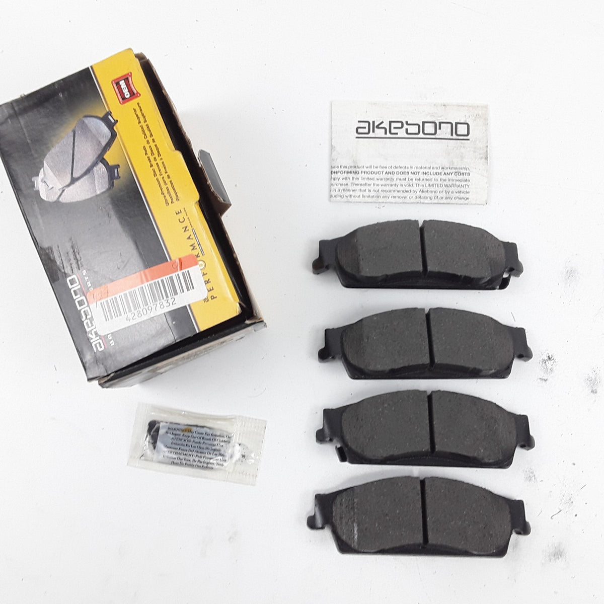 Rear Brake Pads Set For Nissan Maxima, Altima 1993 1994 1995 1996-1999 2000 2001