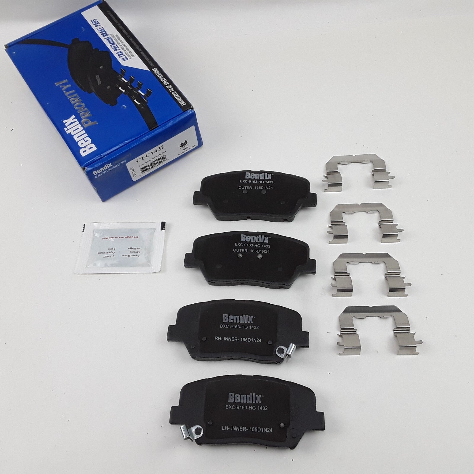 Front Disc Brake Pad Set Priority One Ceramic Fits Hyundai Santa Fe 2010-2012