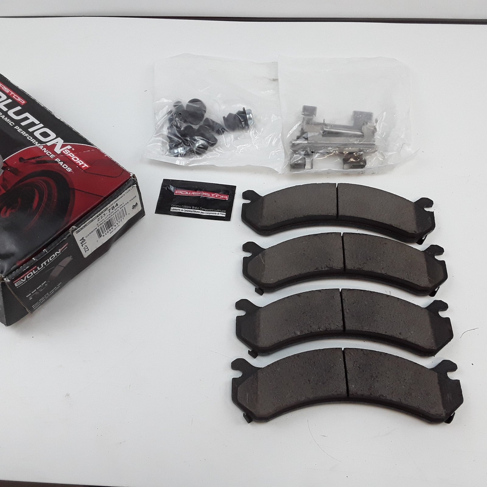 Front Disc Brake Pad Set Fits Cadillac Chevrolet GMC Hummer 1999 2000 2001-2020