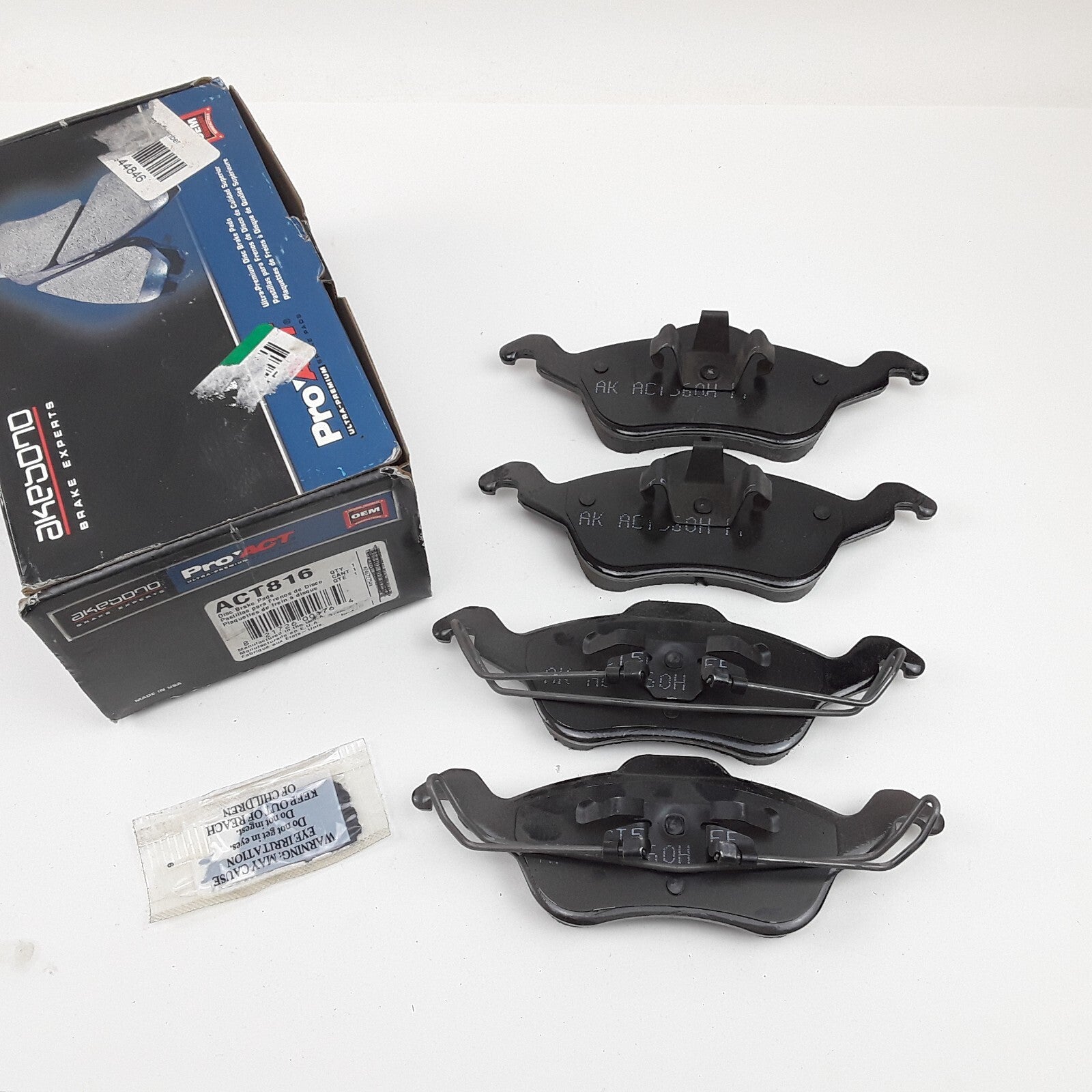 Front Disc Brake Pad Set Assembly Fits Ford Focus 2000 2001 2002 2003 2004