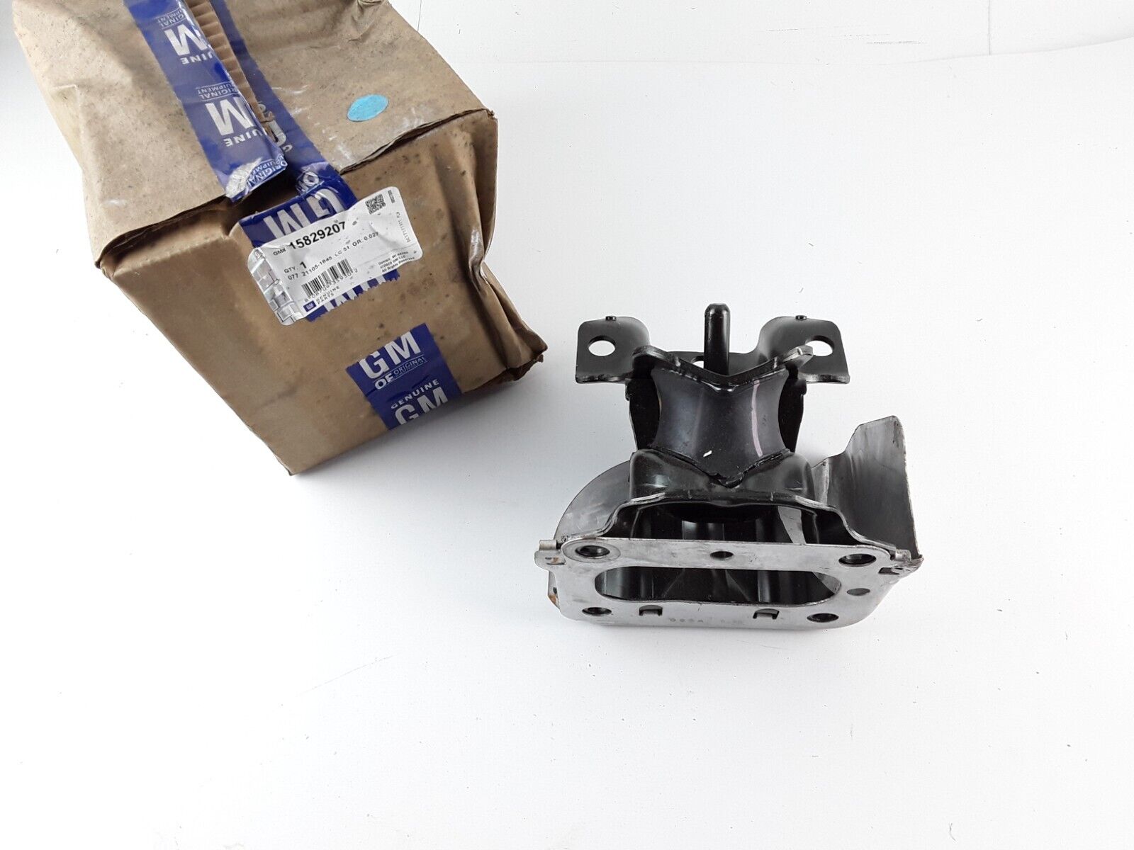 Front Left Motor Mount for Chevy Silverado 1500 Tahoe,GMC Sierra 1500 Yukon 4.8L - HotCarParts