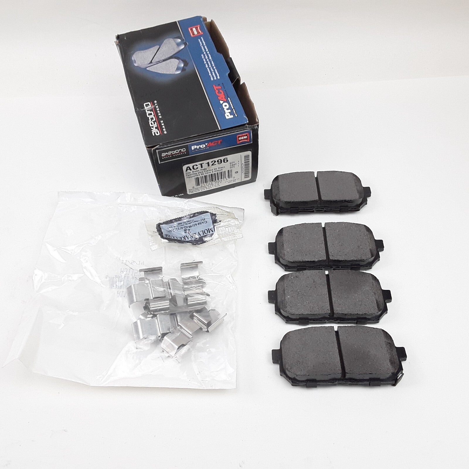 Akebono ACT1296 Rear Ceramic Disc Brake Pad Set Fits Kia Rondo 2007 2008-2012