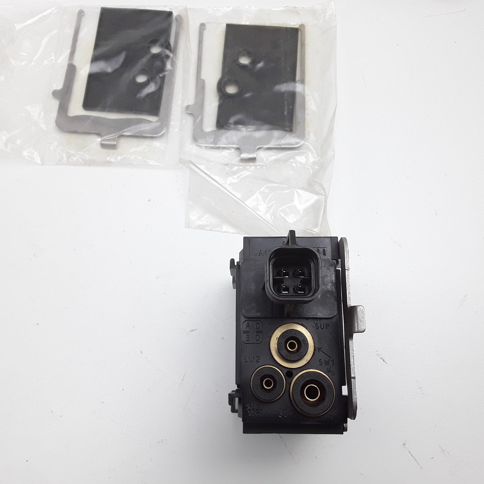 Norgren 27-SWB-311R Air Brake Pressure Protection Valve For Freightliner