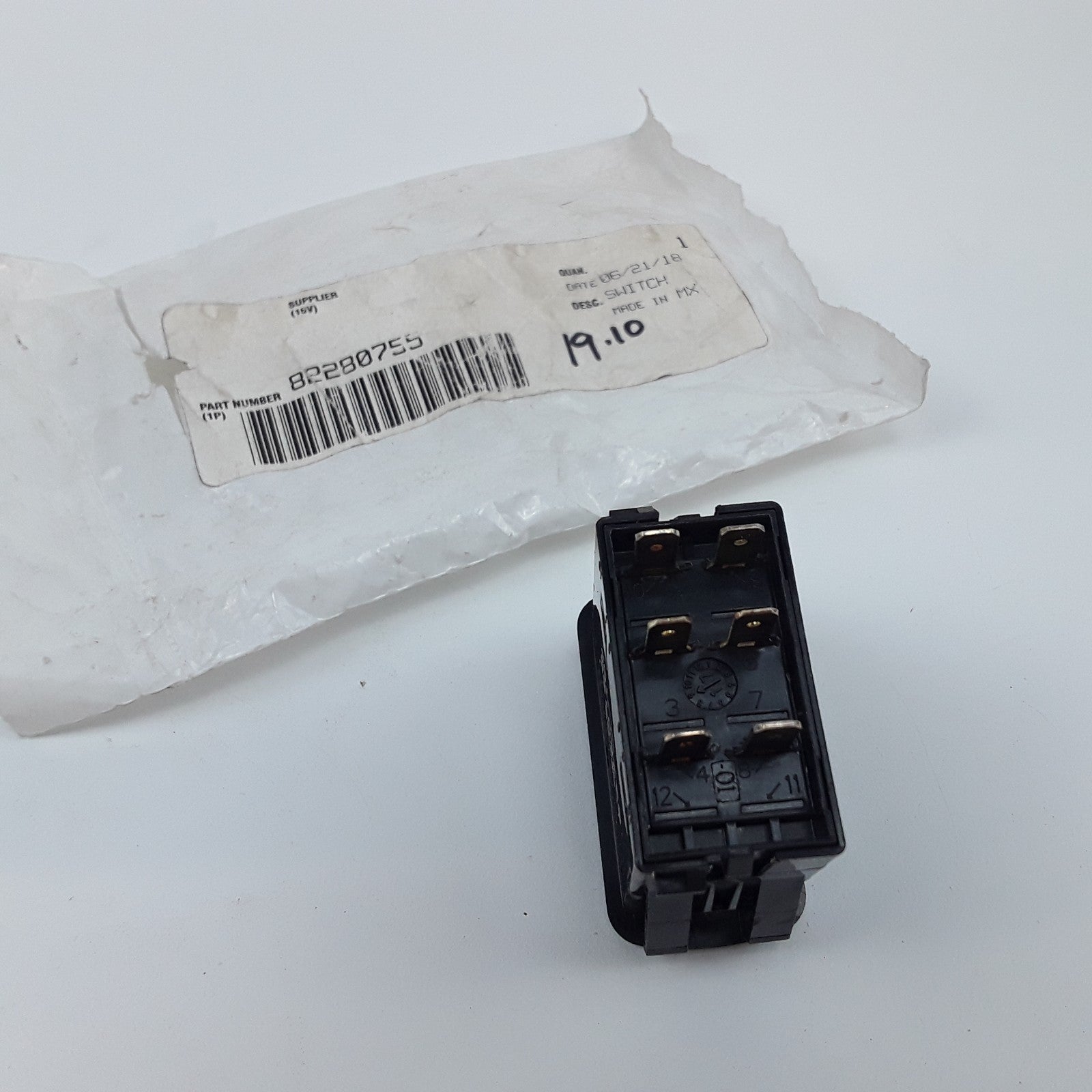 Wheel Control Switch Button 82280755 Fits 2013-2018 Mack CXU613 5th Fifth