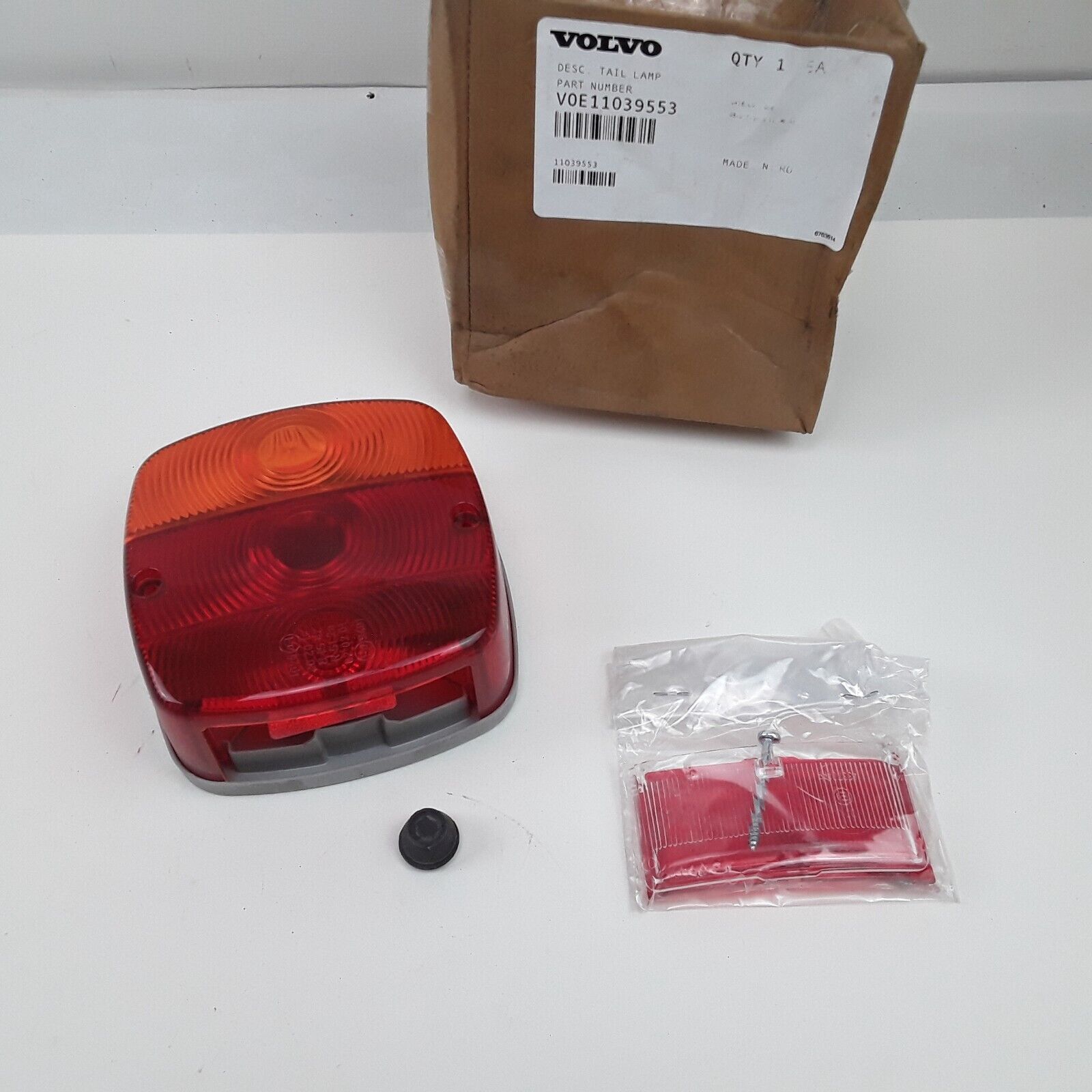 OEM Volvo Left/Right Rear Tail Light Lamp VOE11039553 For EL70 EW130 EW140 EW160