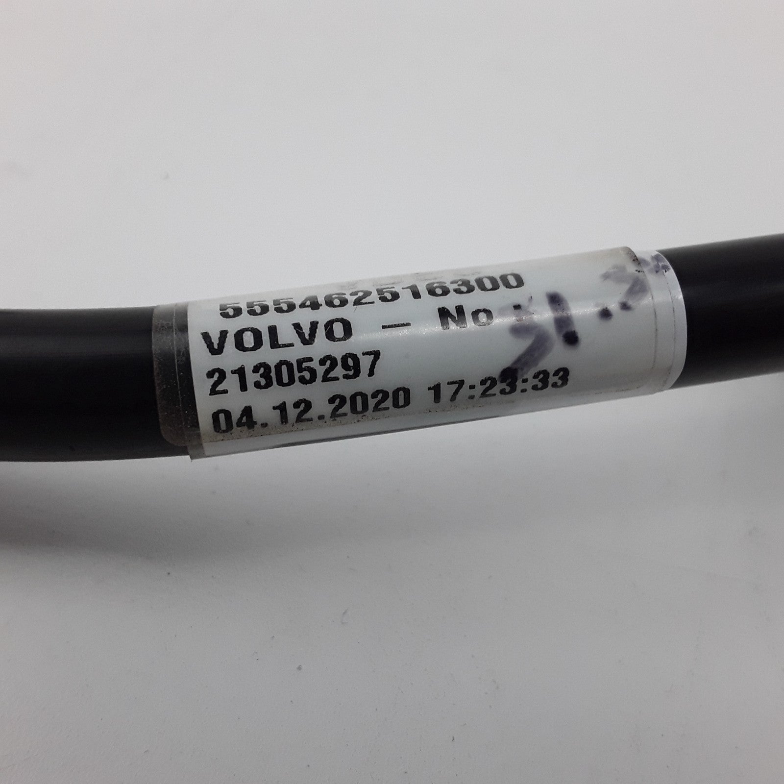Genuine DEF Coolant Pipe Hose 21305297 For Volvo VNL 860 Series D13 D13N Engine