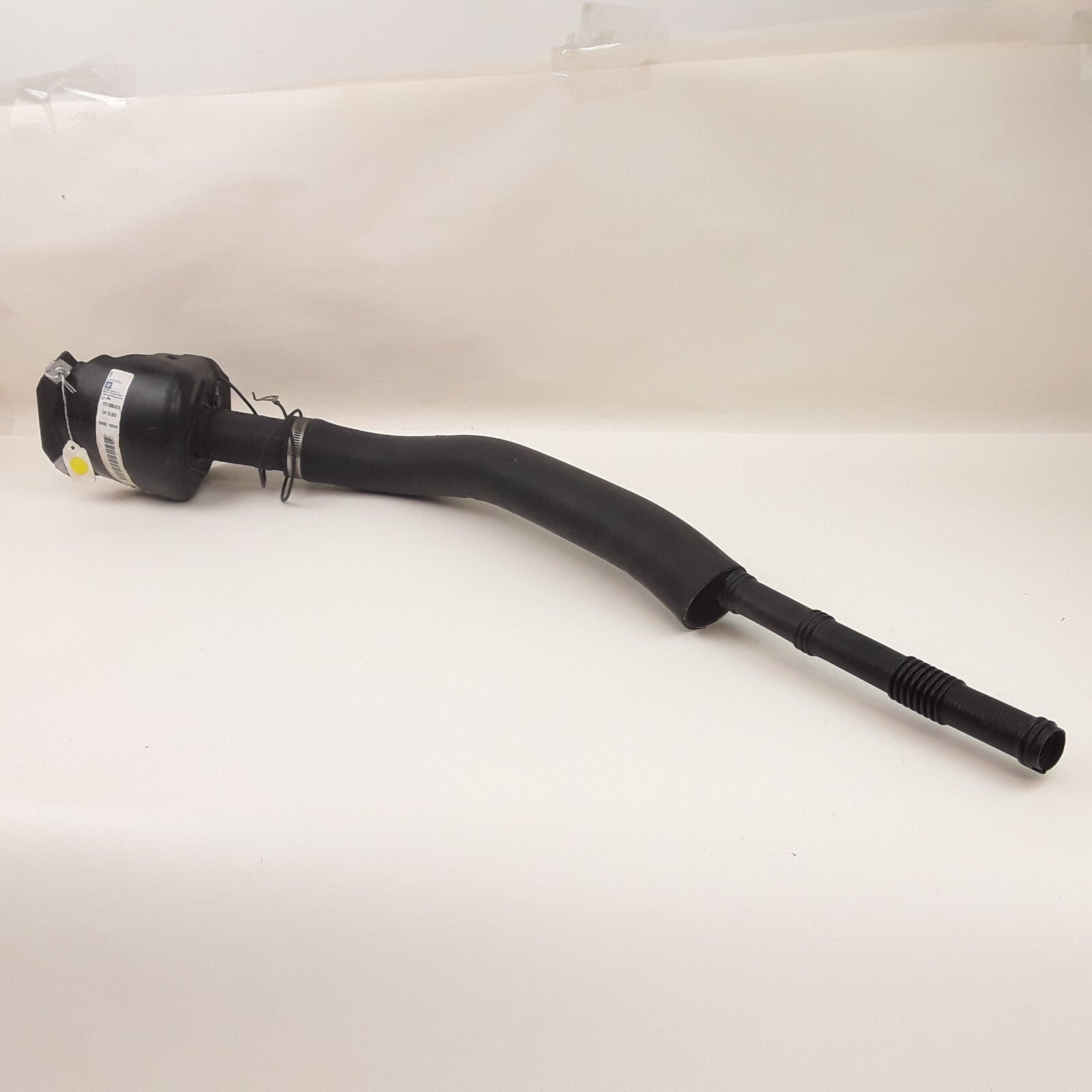 GM 15198426 Filler Neck Fits Chevrolet Silverado 3500 GMC Sierra 3500 1999-2004