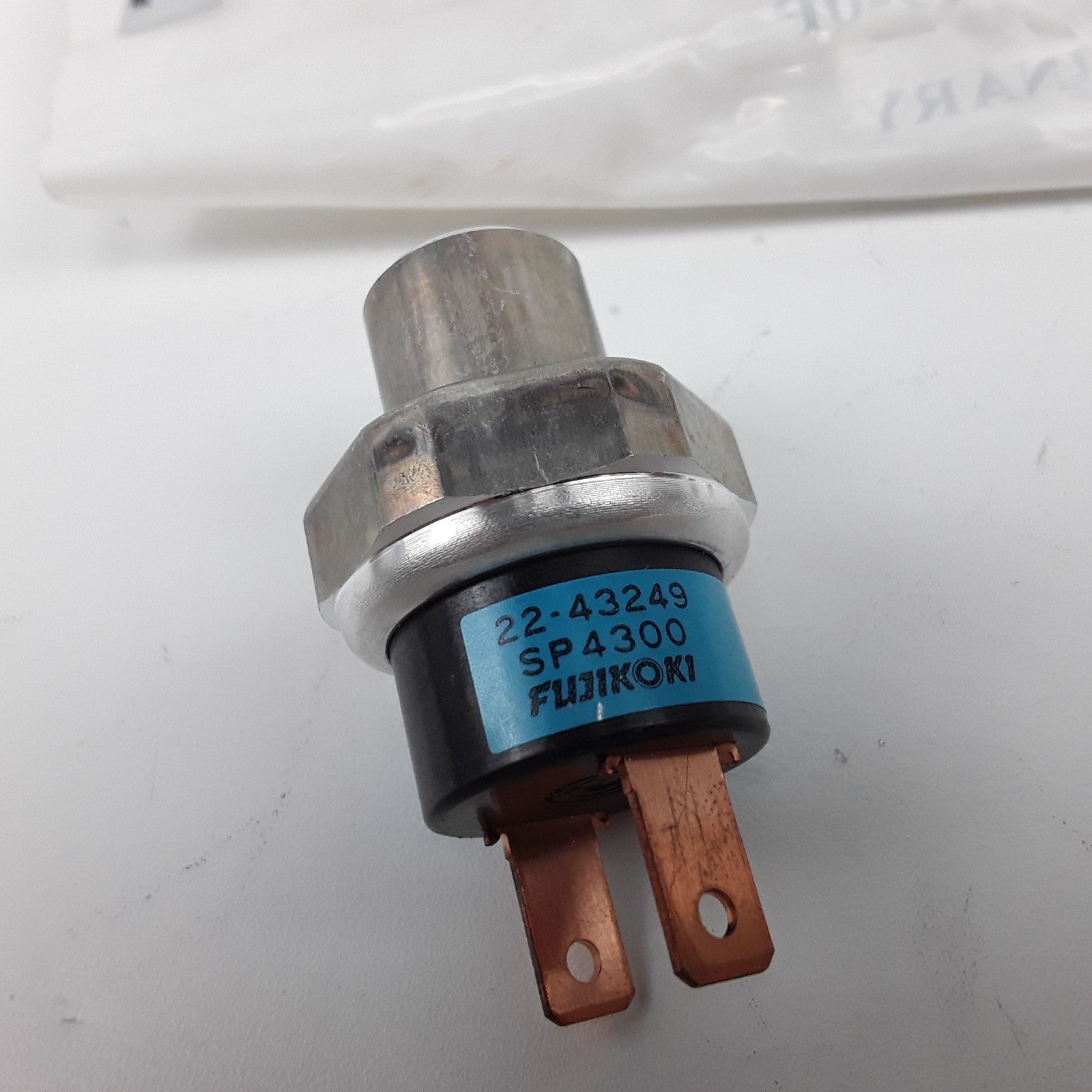 Binary Pressure Switch Fits Freightliner FLD120 FLD132 FLA086 FLL086 (1994-2003)