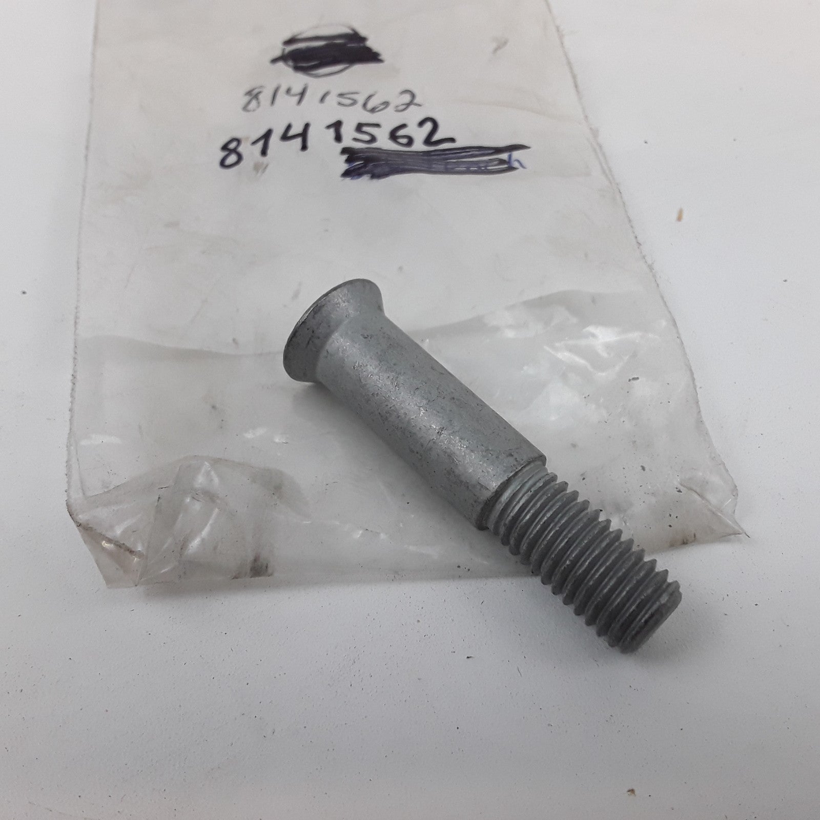 Striker Pin Shoulder Lock Screw 8141562 For Heavy Duty Class 8 Volvo Trucks