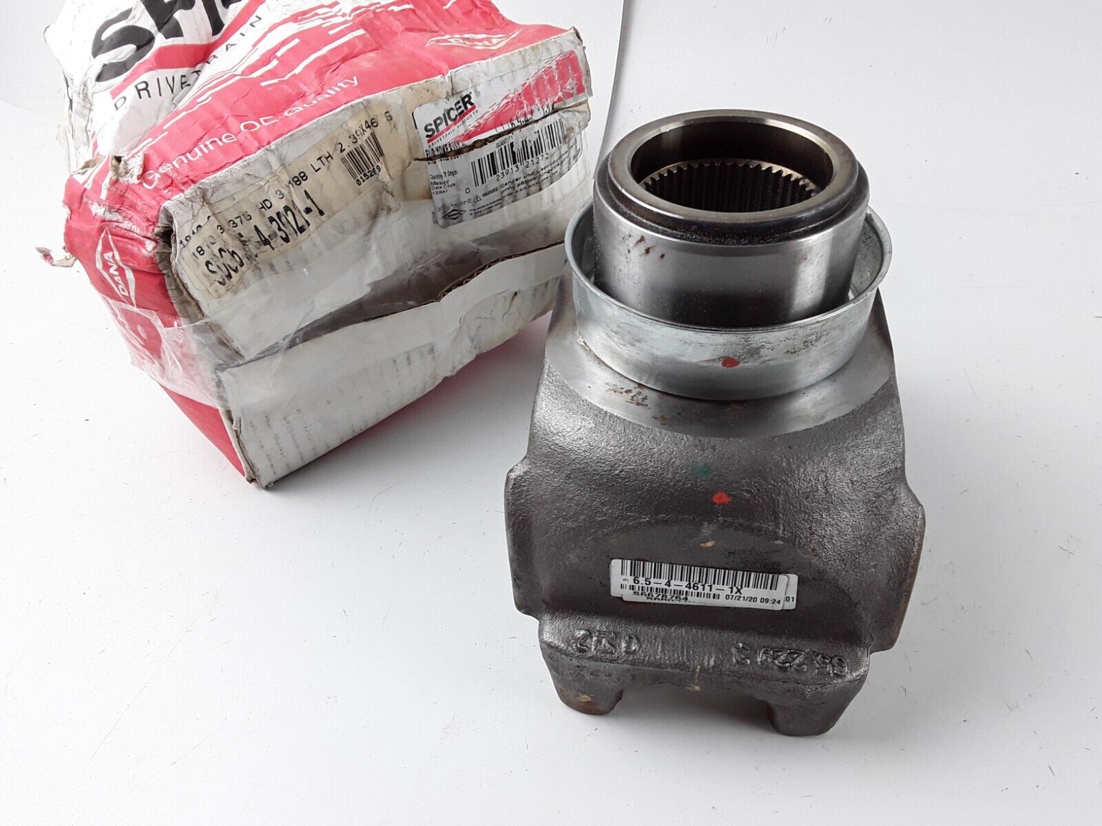 Dana Spicer 6.5-4-4611-1X Differential End Yoke Series 1810 250-65446111X - HotCarParts