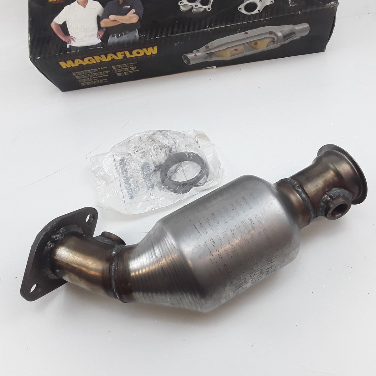 MagnaFlow 458051 Front Left Catalytic Converters For Jeep Liberty (2003) 3.7L-V6
