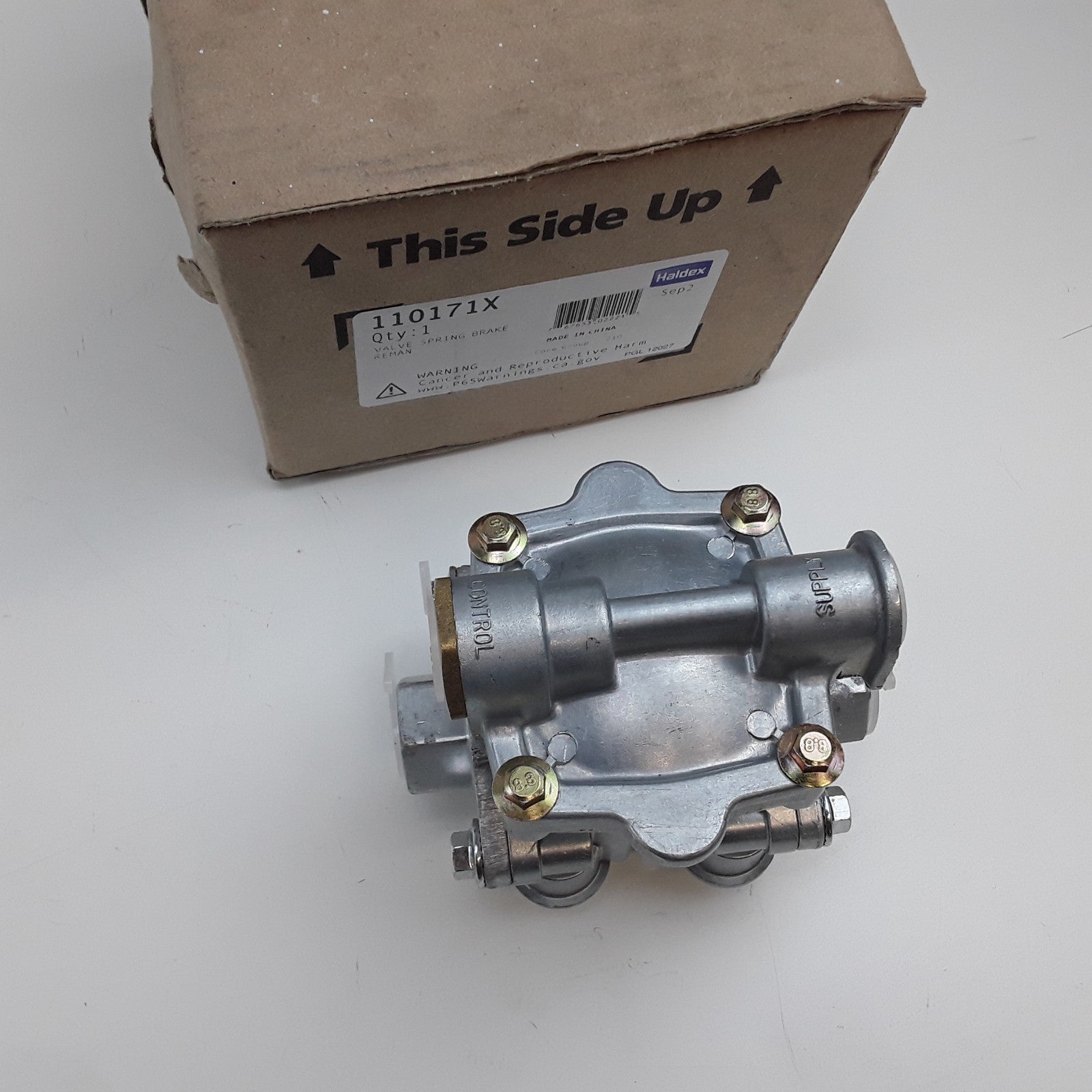 Haldex 110171X Air Spring Brake Valve Assembly Protected Reservoir 90
