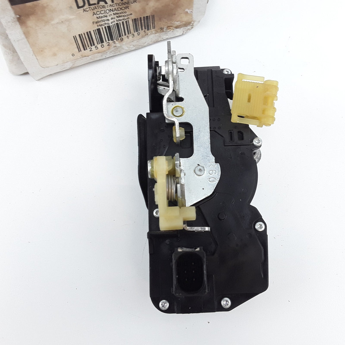 Front Right Door Lock Actuator Fits Cadillac SRX CTS (2003 2004 2005 2006 2007)