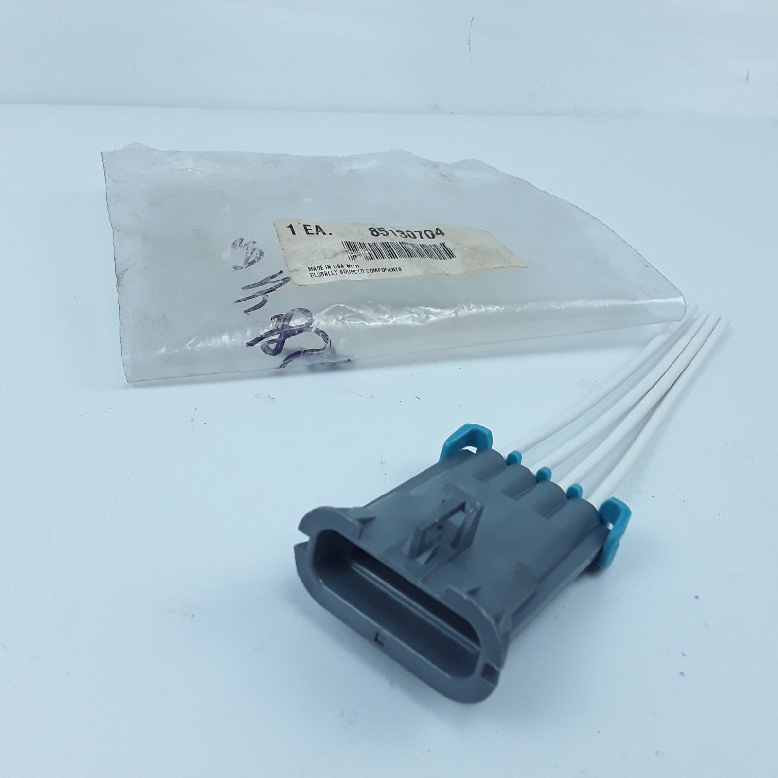 Multi Purpose Hardware Connector 85130704 For Mack & Volvo Heavy Duty Trucks