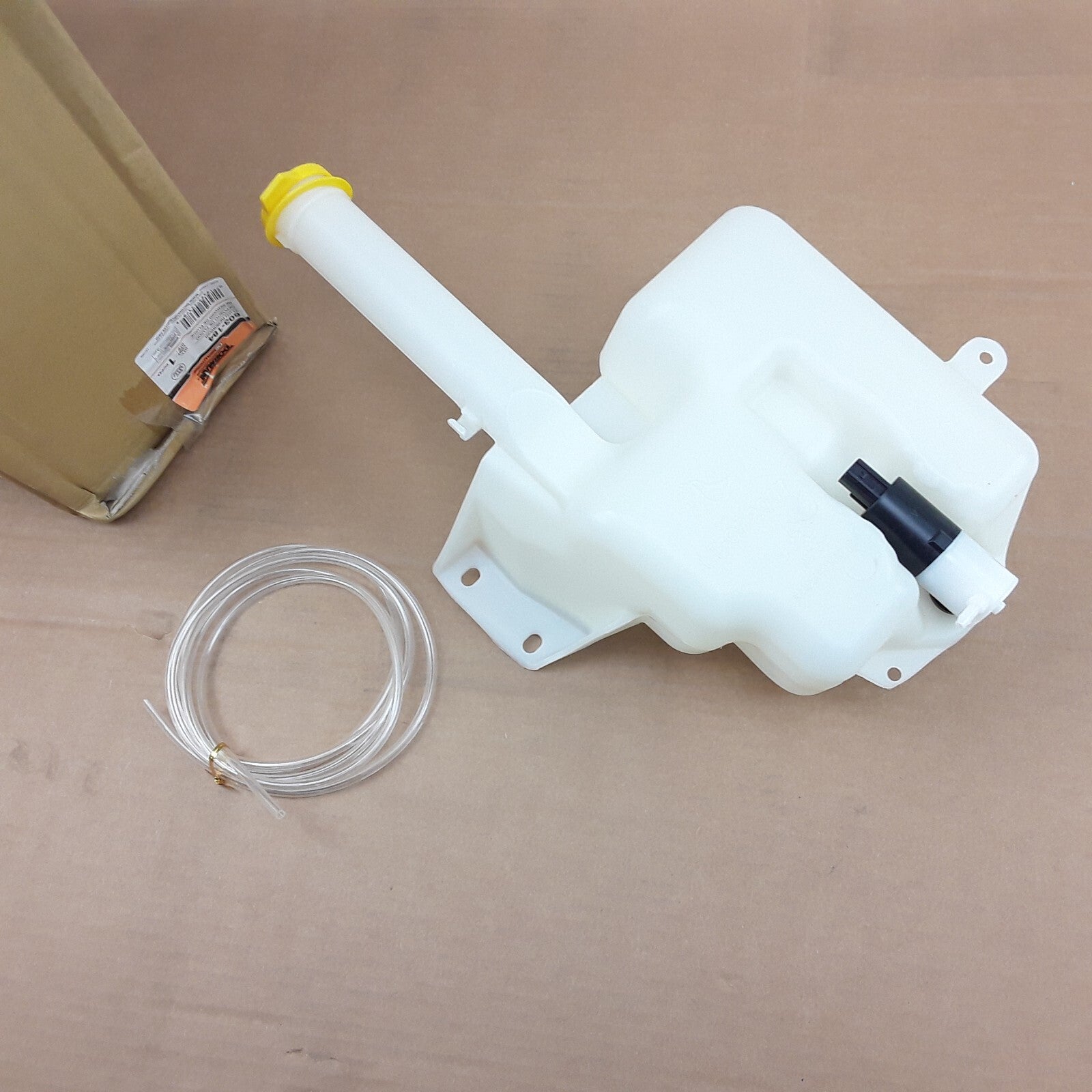 Front Washer Fluid Reservoir For Dodge Stratus Chrysler Cirrus Sebring 2001-2006